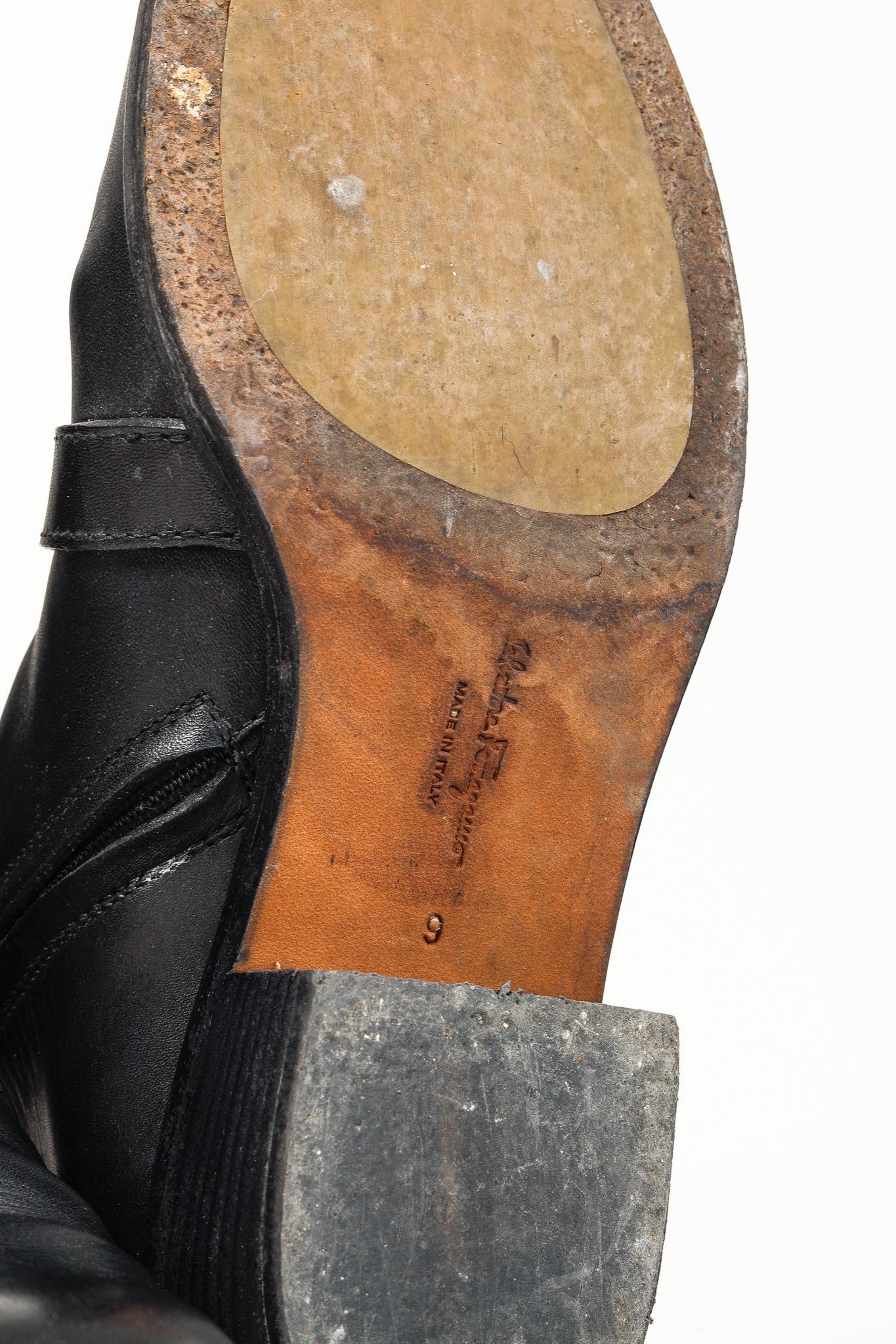 Salvatore Ferragamo Salvatore Ferragamo Shadi Gancini Leather Ankle Boot Size US 9 / IT 39 - 6 Thumbnail