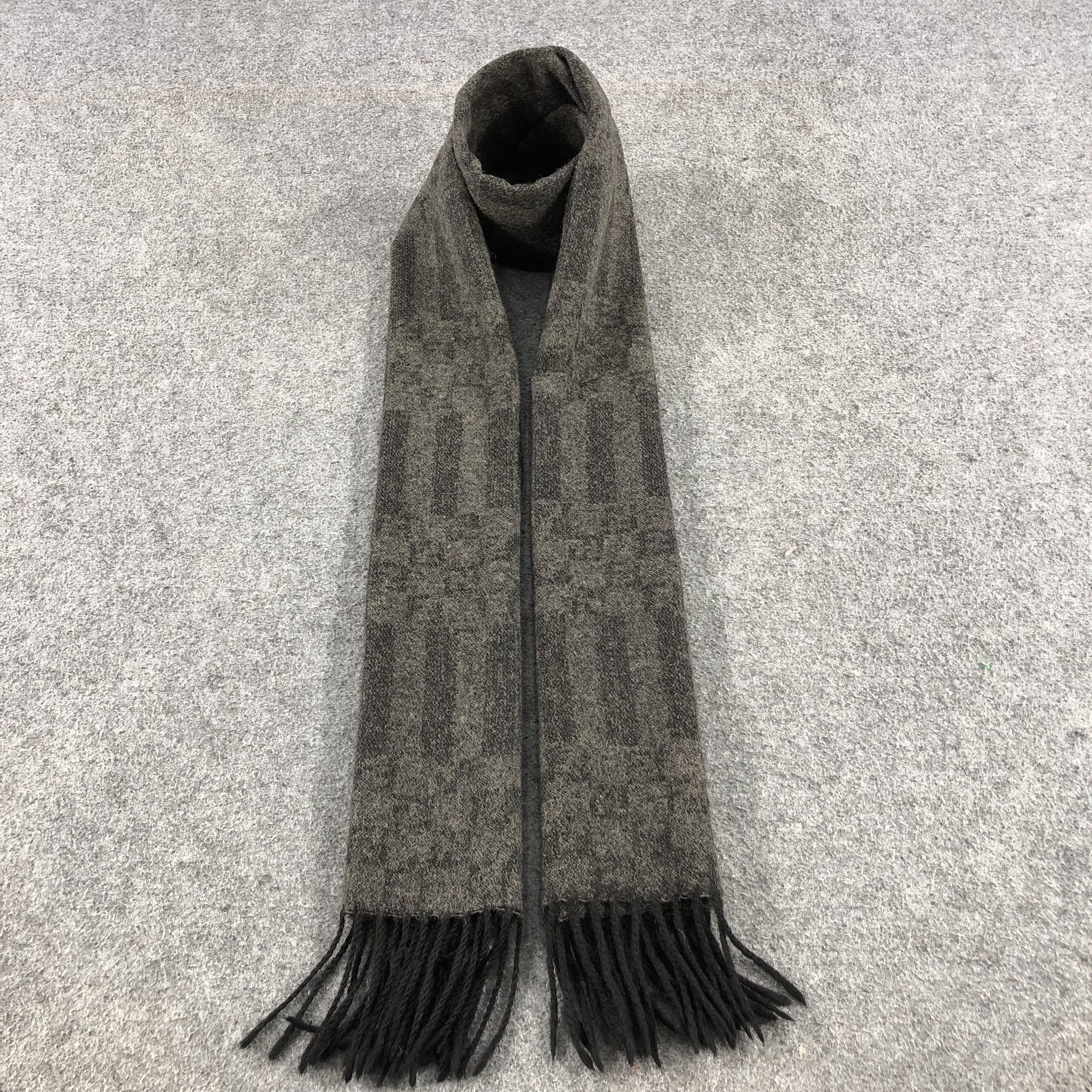 Fendi Fendi FF Monogram Wool Scarf Muffler V732 Size ONE SIZE - 1 Thumbnail
