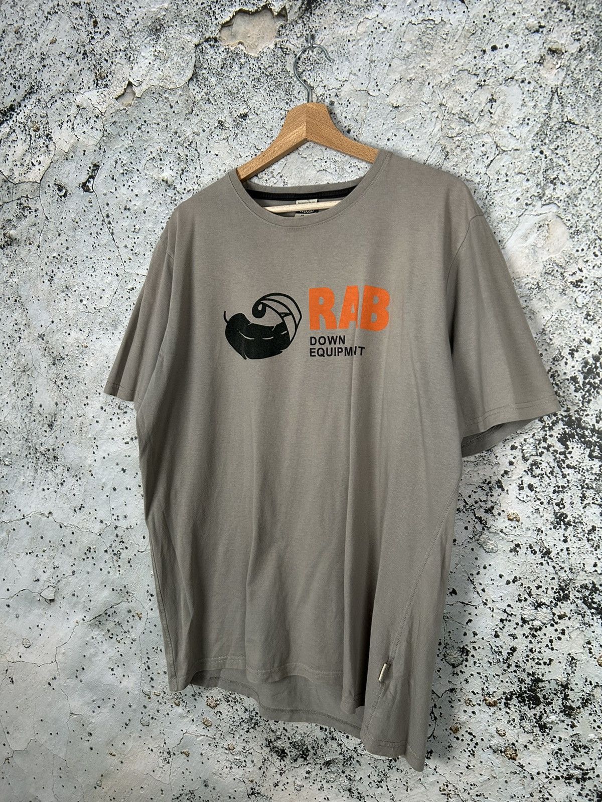 Rab Rab Outdoor Graphic Tee Streetwear Vintage Hype Size US XL / EU 56 / 4 - 2 Thumbnail