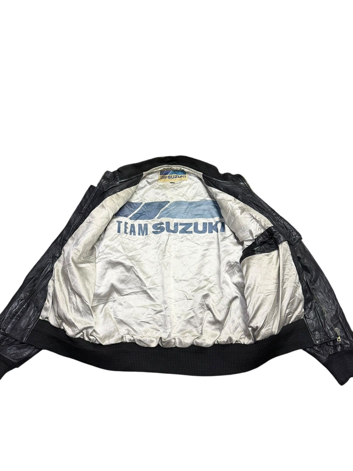 Vintage Vintage 90s Team Suzuki Racing Leather Jacket Size US L / EU 52-54 / 3 - 3 Thumbnail