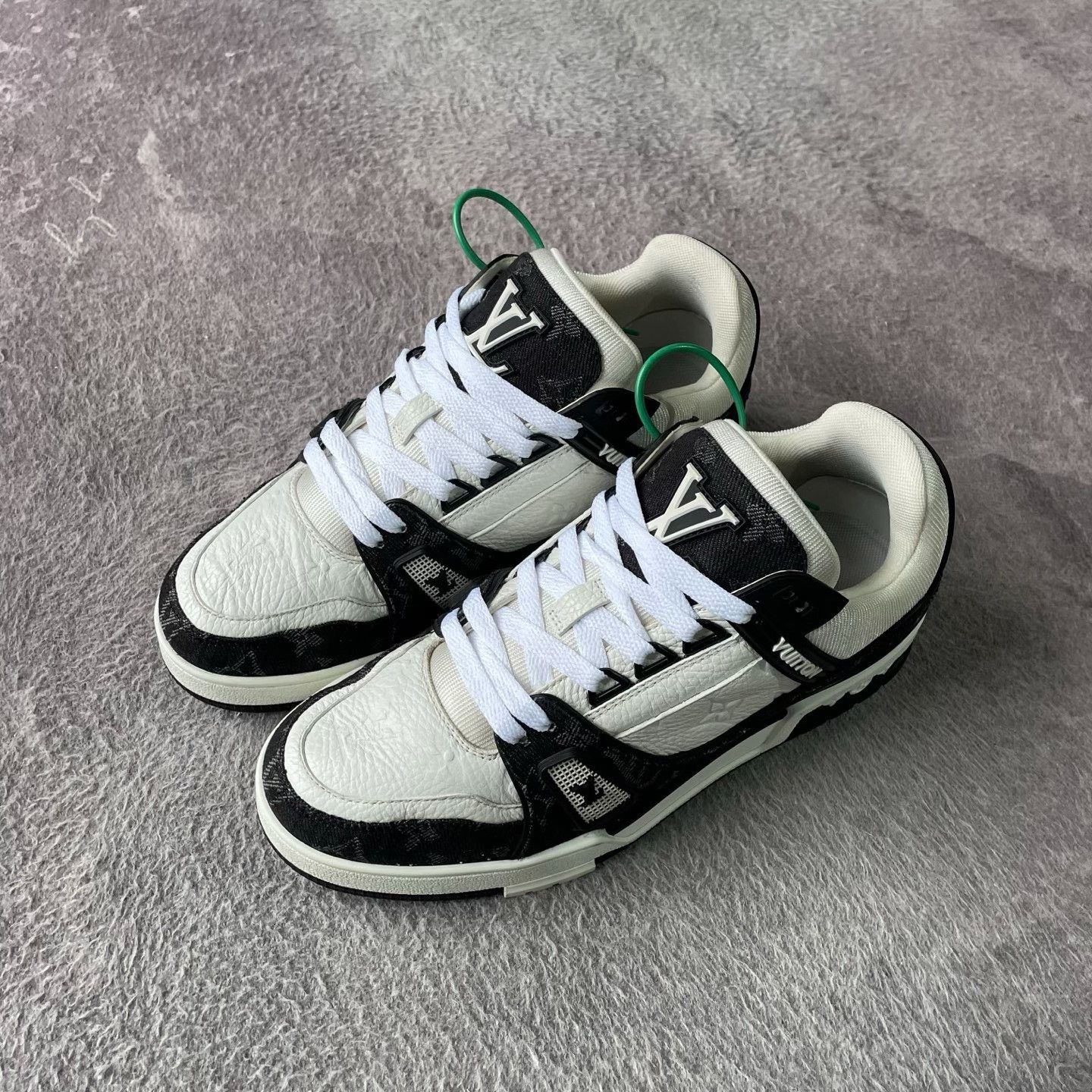 Louis Vuitton Louis Vuitton Training Black Lowtop Sneakers 39 Men Size US 6.5 / EU 39-40 - 1 Thumbnail