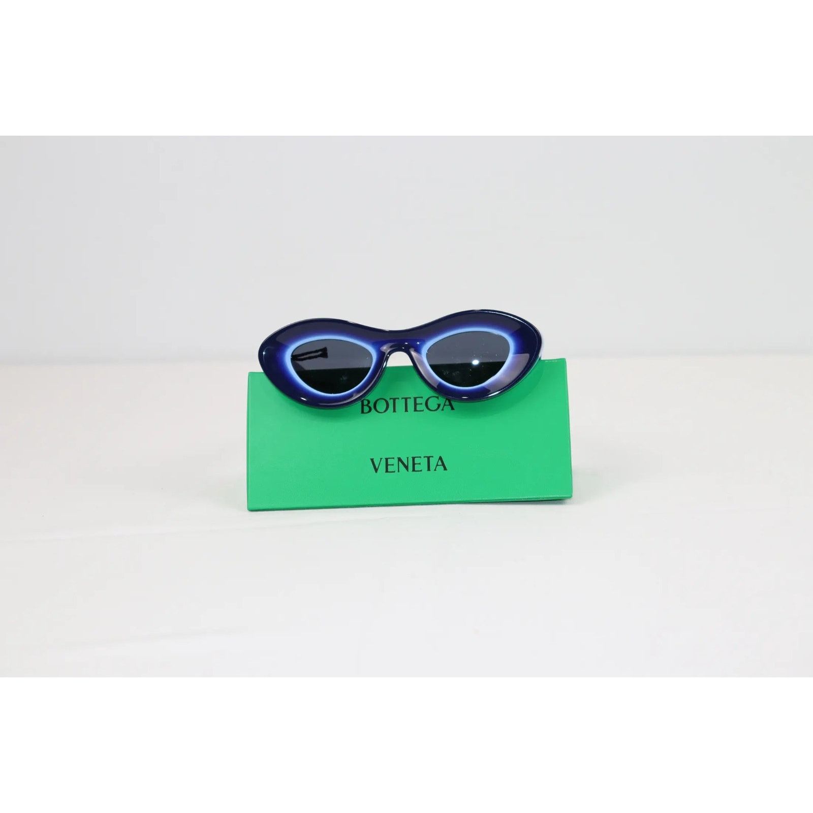Bottega Veneta o1rshd Size: OS / Logo Frame Sunglasses in Blue Size ONE SIZE - 7 Thumbnail