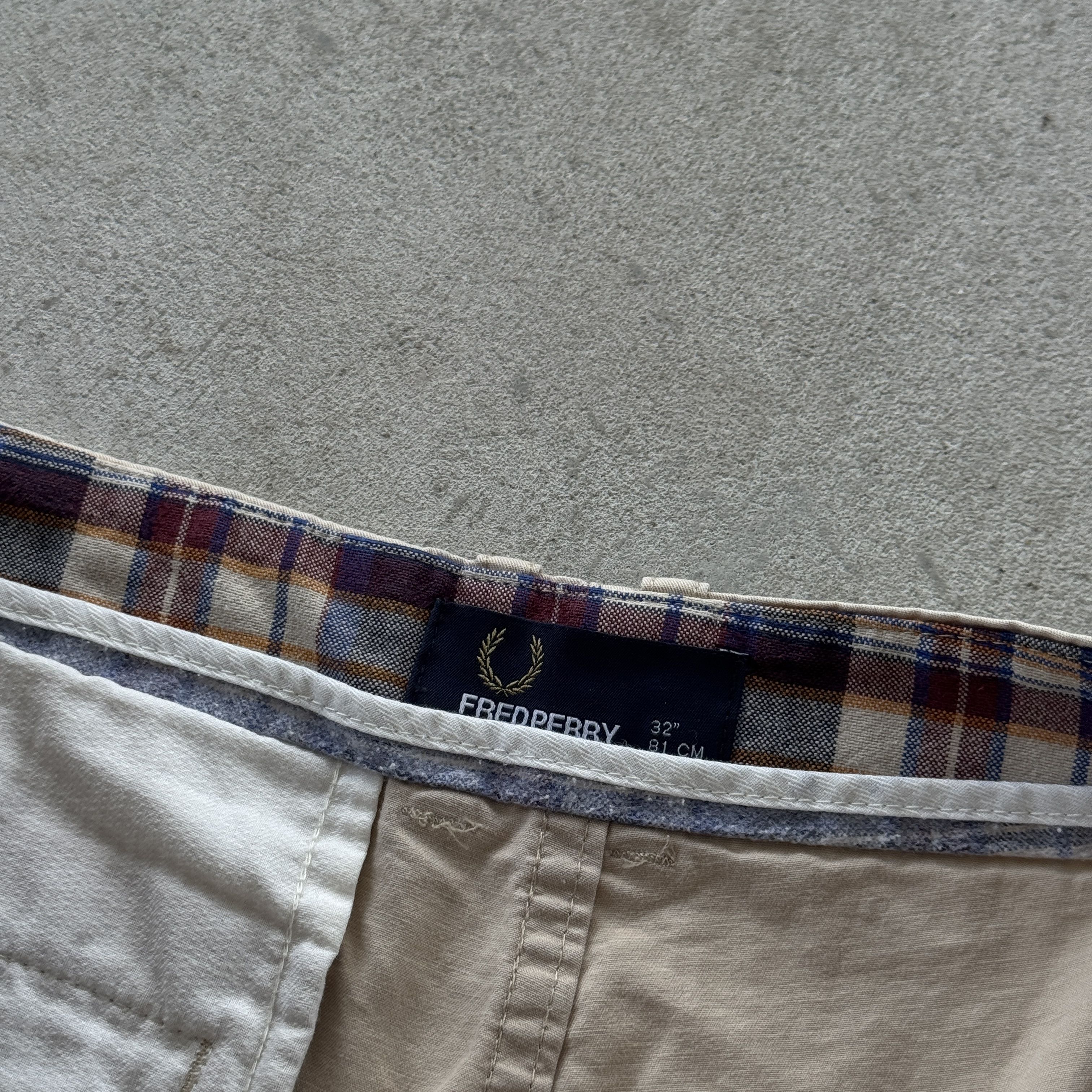 Fred Perry Vintage Fred Perry Beige Chino Shorts Tartan Lining Size 32 Size US 32 / EU 48 - 7 Thumbnail