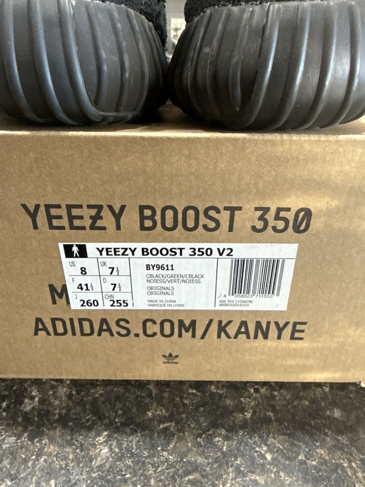 Yeezy YEEZY BOOST 350 CORE GREEN V2 Size US 8 / EU 41 - 11 Thumbnail