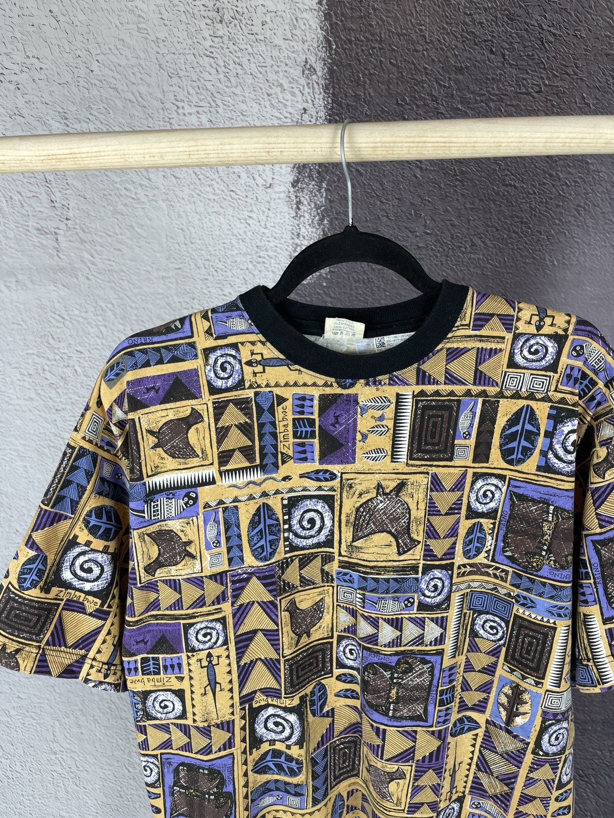 Vintage Earth vintage handmade in Zimbabwe Rhino allover print tee Size US L / EU 52-54 / 3 - 3 Thumbnail