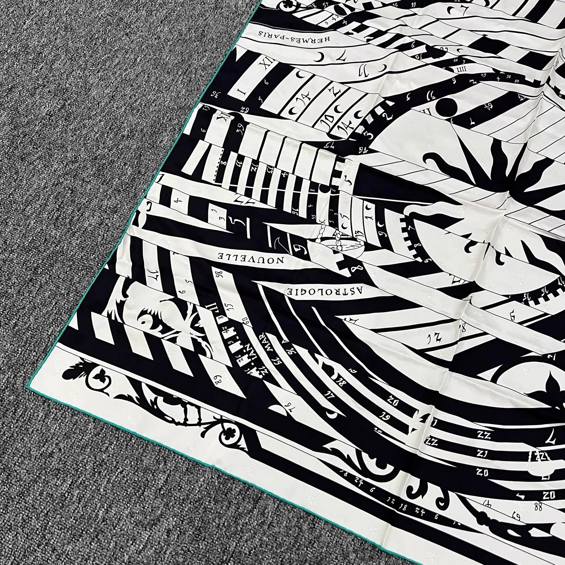 Hermes Hermes Black & White Star Pattern Silk Scarf Mint 90x90 Size ONE SIZE - 3 Thumbnail