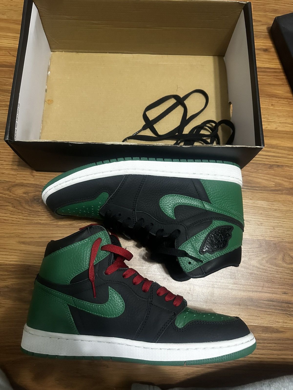 Jordan Brand Jordan 1 pine green Size US 9 / EU 42 - 1 Thumbnail