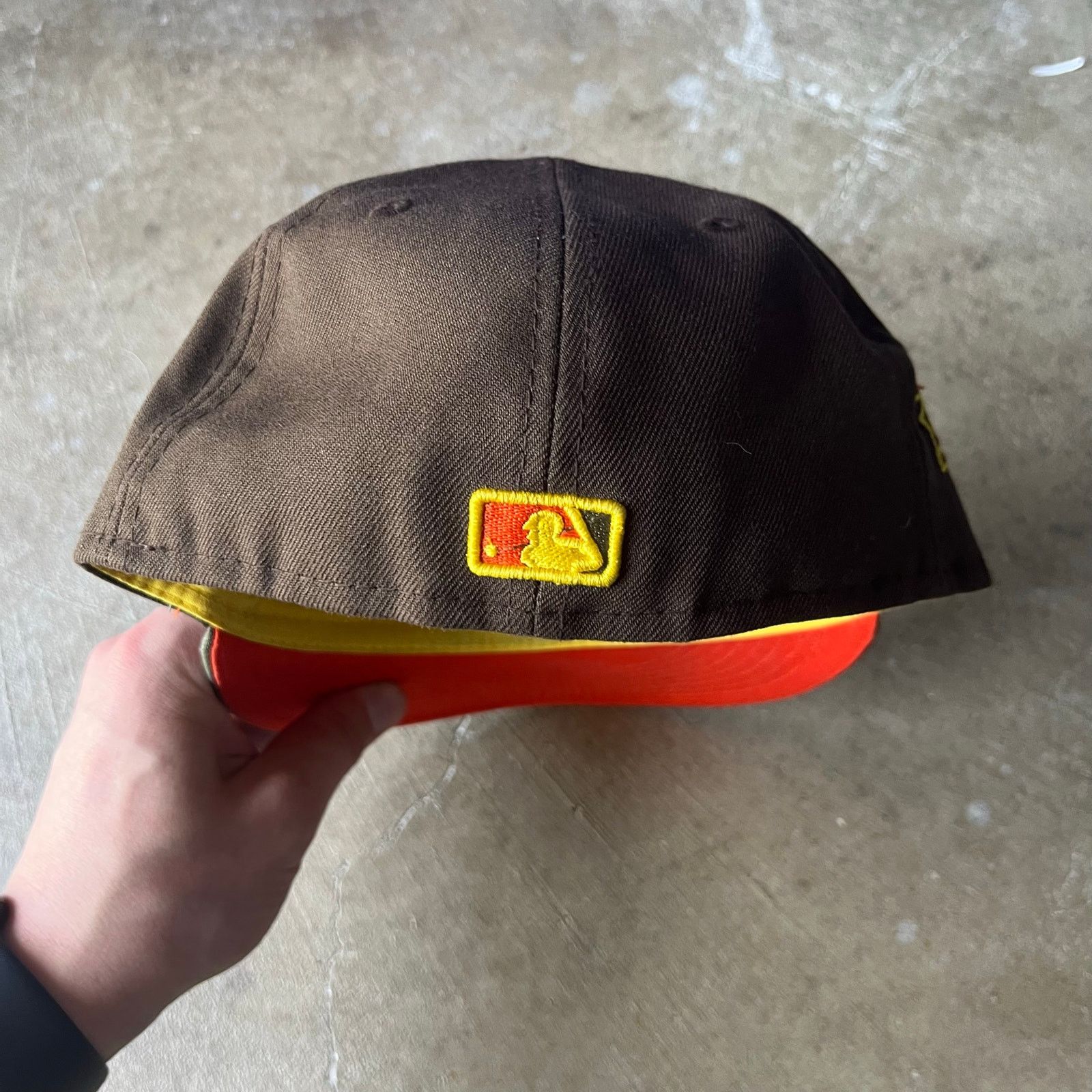 Vintage NEW ERA NEW YORK YANKEES LOGO BROWN 7 1/8 Size ONE SIZE - 5 Thumbnail