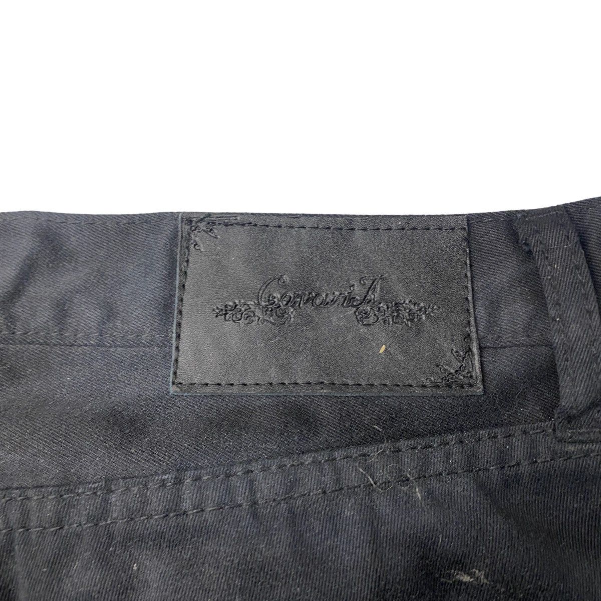 If Six Was Nine 2000's CavariA Distressed Studded Mudwash Shorts Size US 29 - 7 Thumbnail