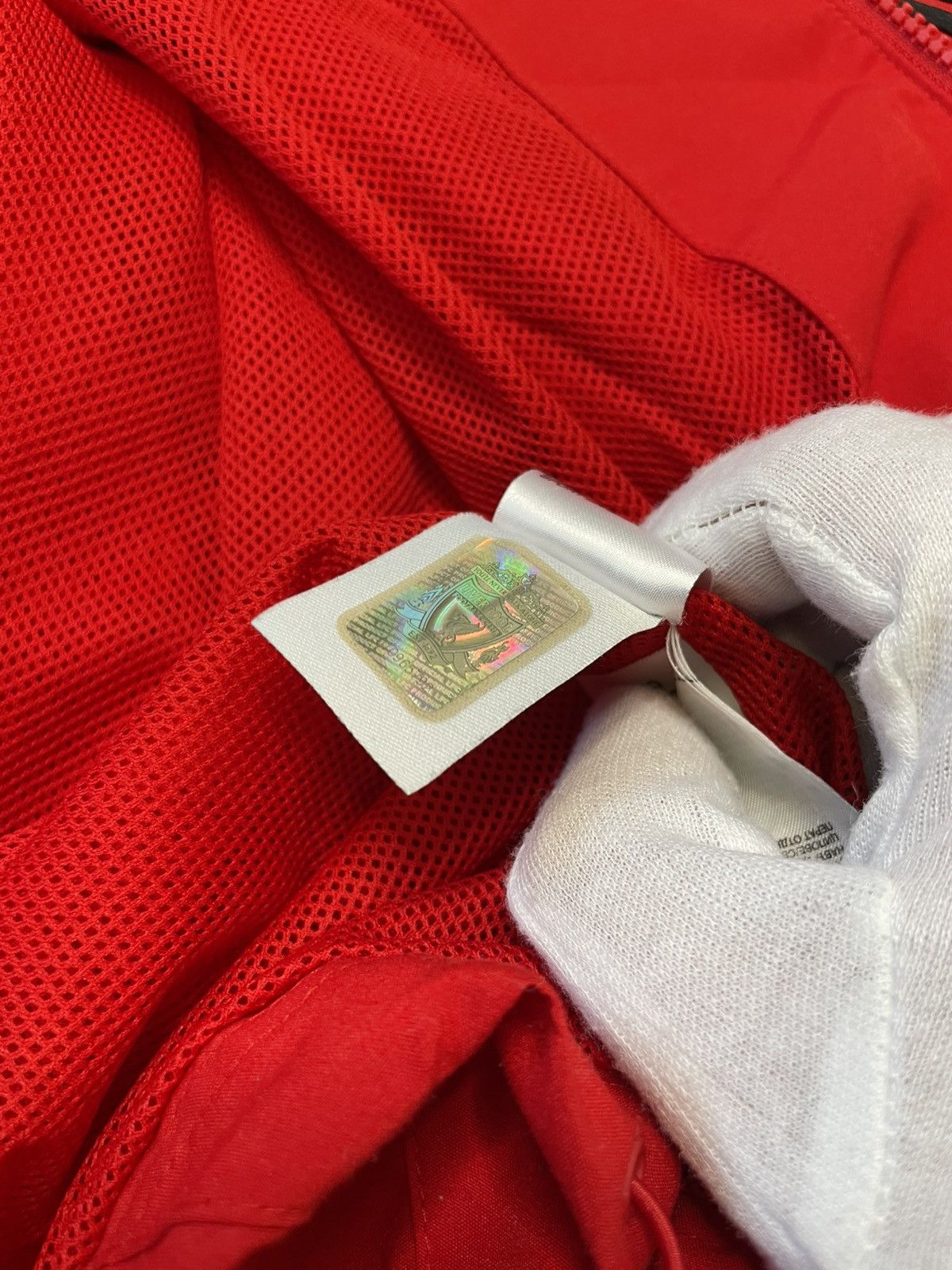 Vintage Vintage Adidas Liverpool 2010 Nylon Football Track Jacket Size US S / EU 44-46 / 1 - 9 Thumbnail