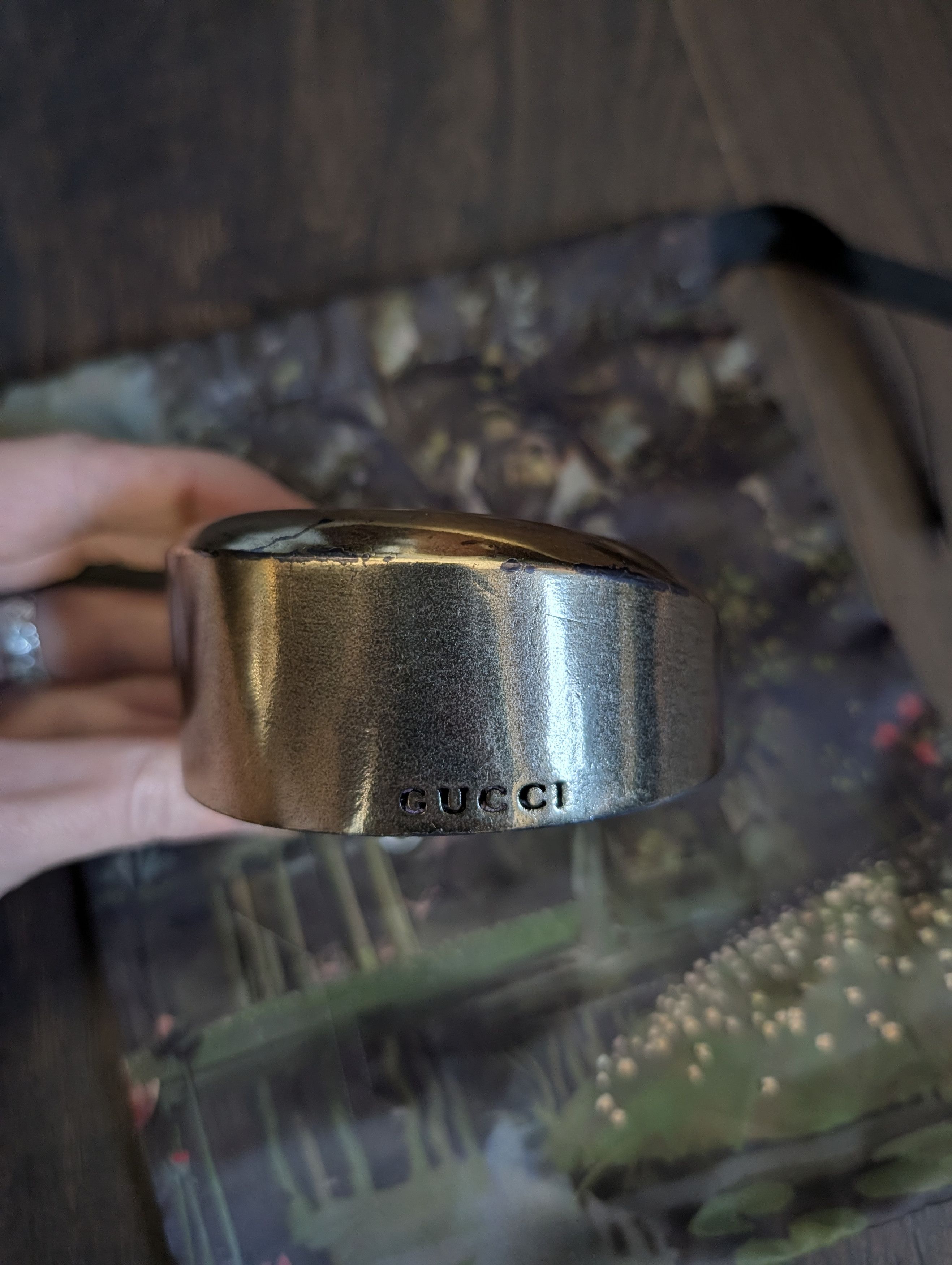 Gucci LARGE Gold Scalloped Logo Bangle Bracelet w Dust Bag Size ONE SIZE - 3 Thumbnail
