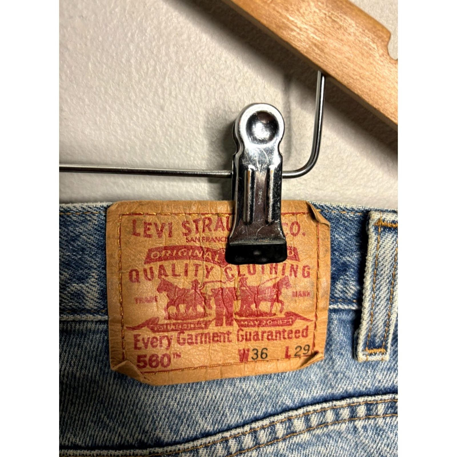 Levi's Levi's 560 Jeans Mens 36 Regular Blue Light Wash Tapered Vintage 90s Y2K Baggy Comfort Pockets Denim Jeans Mens Size US 36 / EU 52 - 4 Thumbnail