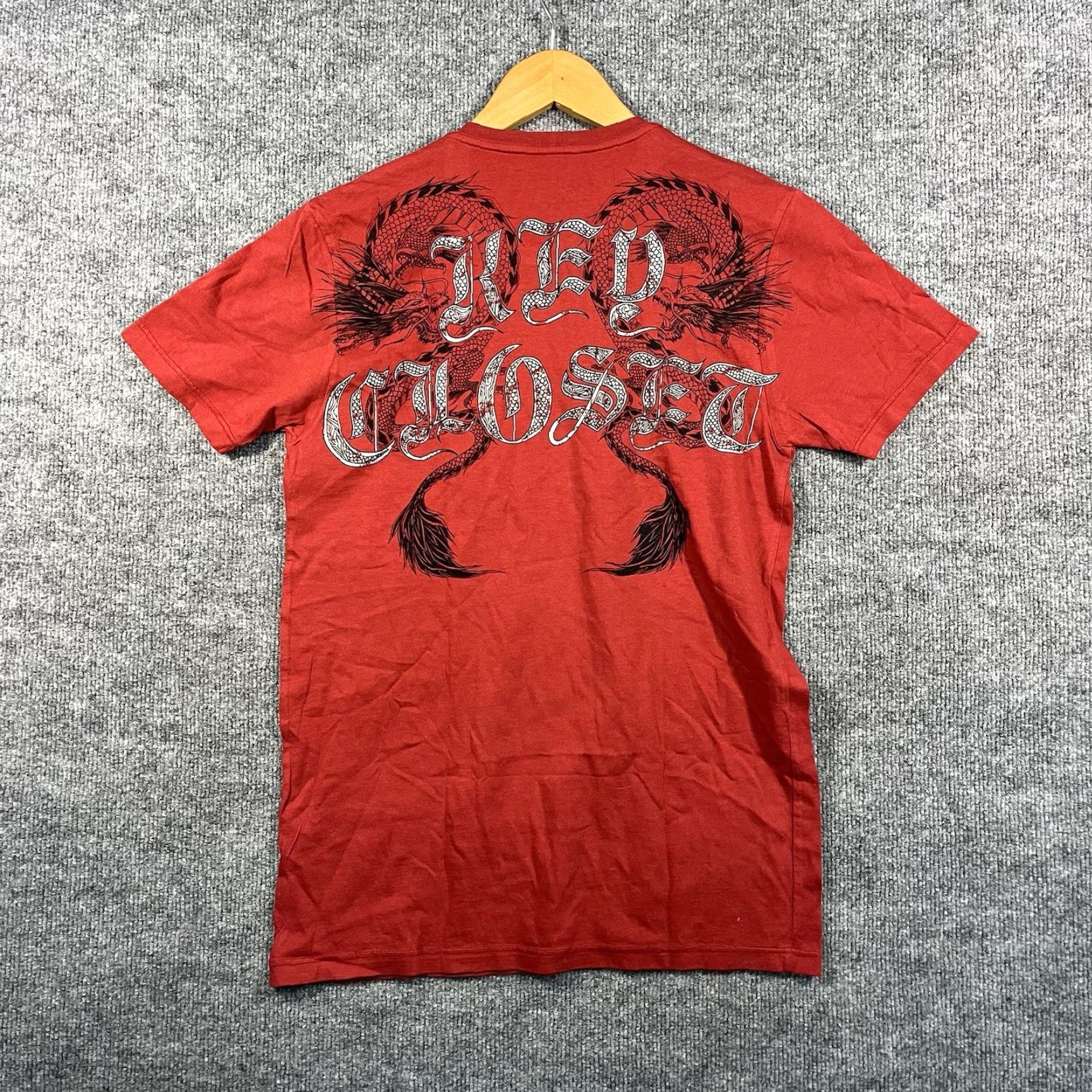 Vintage Key Closet Shirt Mens Medium Red Cross T-Shirt Y2K Grunge Art Vintage Tiger Size US M / EU 48-50 / 2 - 3 Thumbnail