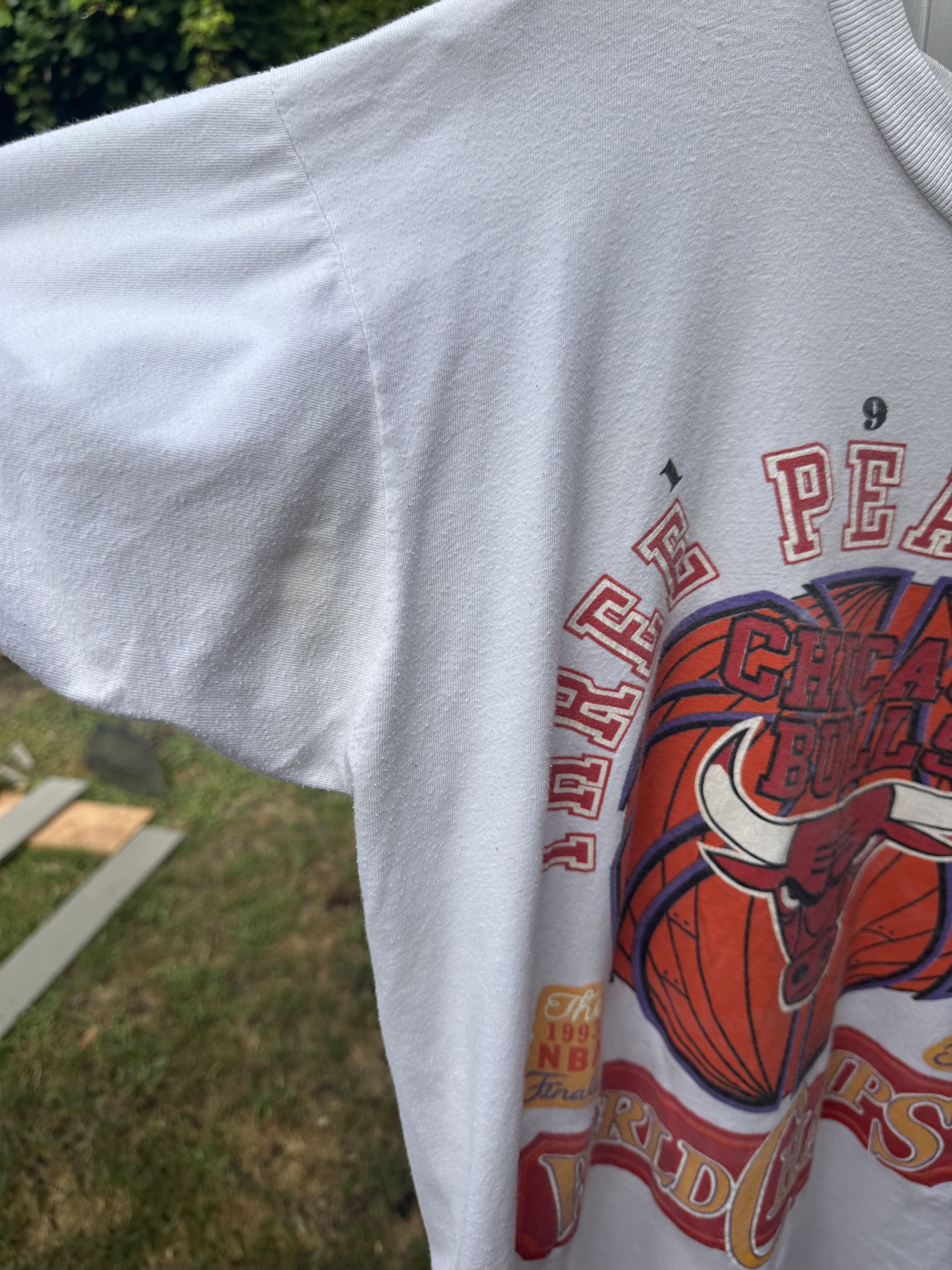 Vintage 1993 Chicago Bulls Three Peat T Size US L / EU 52-54 / 3 - 8 Thumbnail