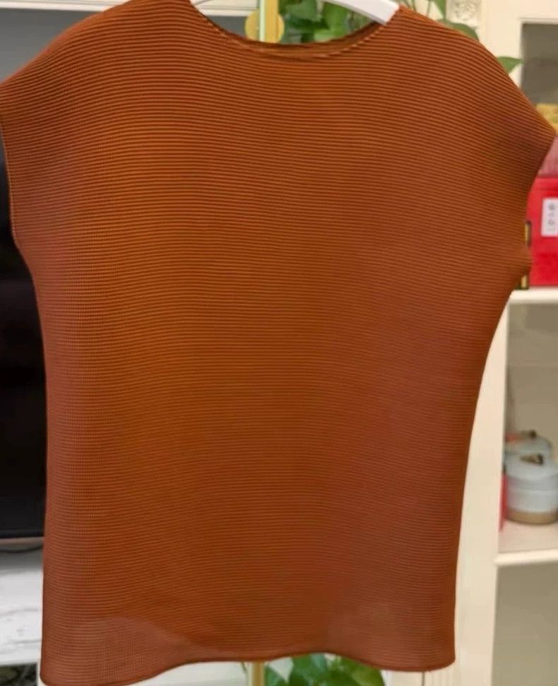 Issey Miyake Issey Miyake size:one size Brown pleated short-sleeved shi Size XS / US 0-2 / IT 36-38 - 1 Thumbnail