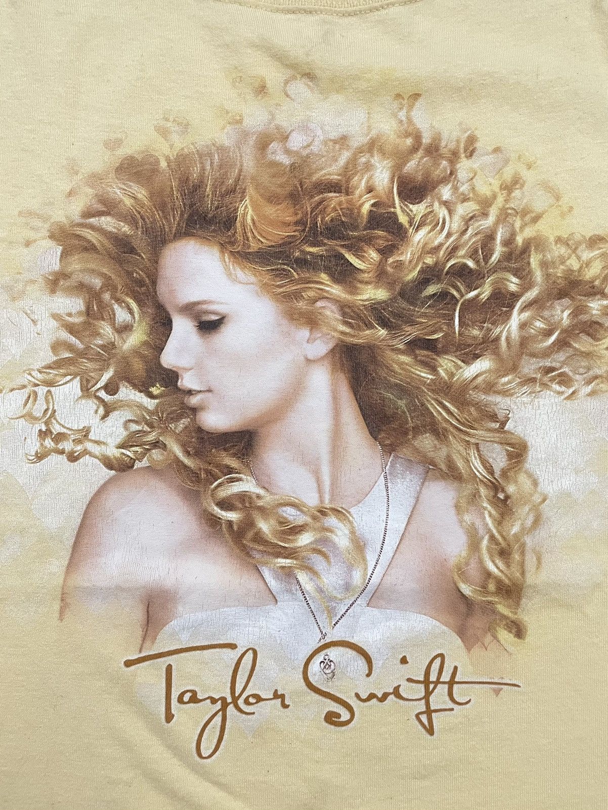 Band Tees Vintage Taylor Swift Fearless Album Tour Promo T-Shirt Size US M / EU 48-50 / 2 - 3 Thumbnail