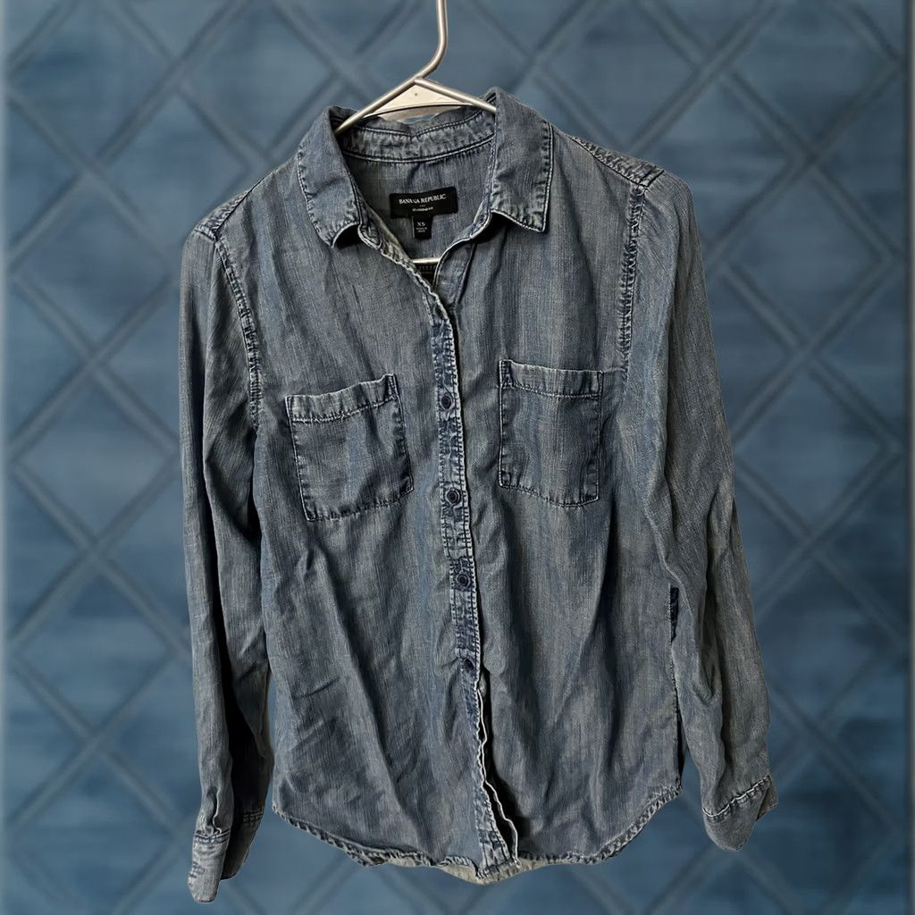 Banana Republic Banana Republic Shirt Womens Size XS Blue Boyfriend Fit Lyocell Button Up Dark Size XS / US 0-2 / IT 36-38 - 1 Thumbnail