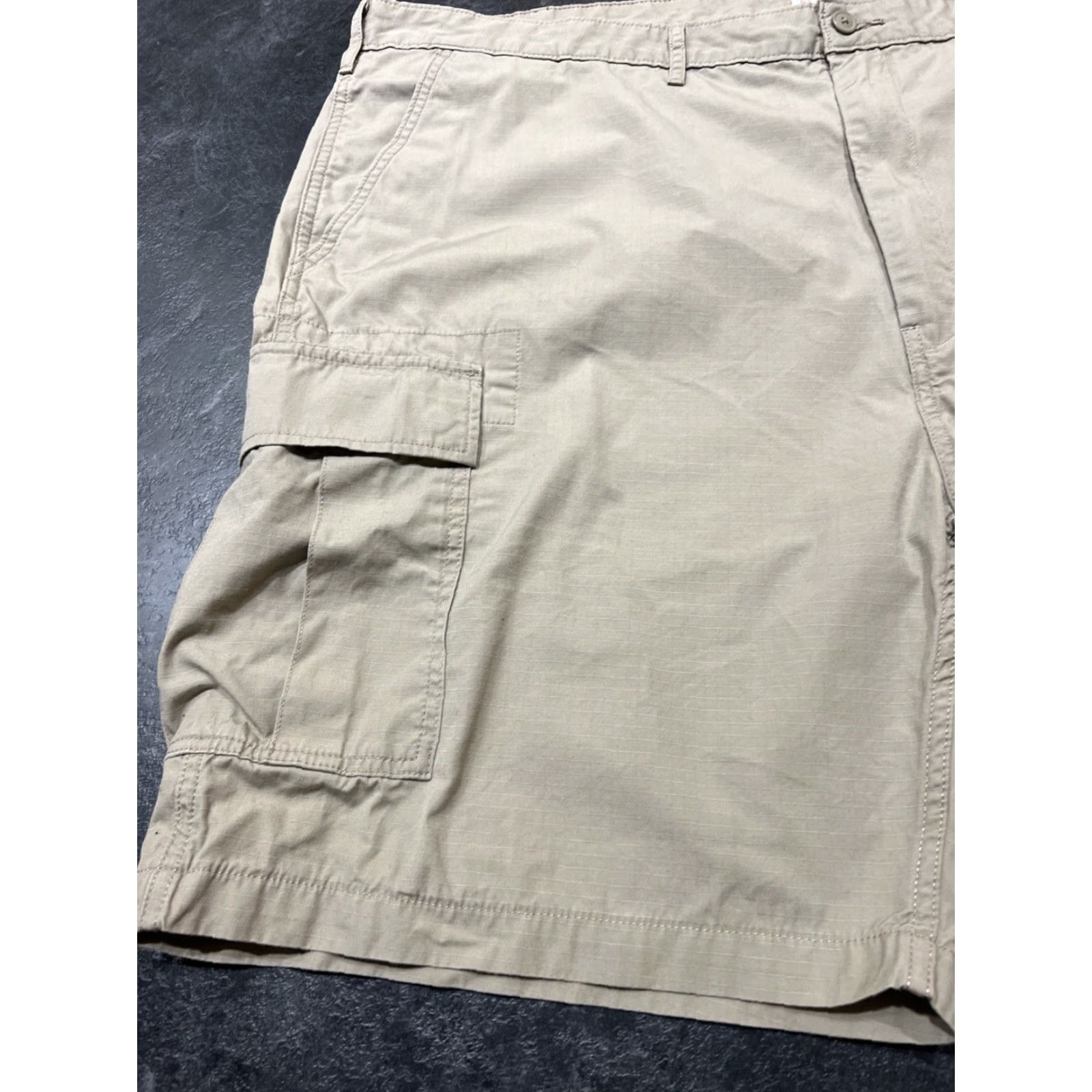 Levi's Levi's Cargo Shorts Tan Khaki Ripstop Casual Men’s Size 52 Cargo Pocket Inseam 9 in Big & Tall Cotton Canvas Front Flat Front Regular Mens Size US 36 / EU 52 - 3 Thumbnail