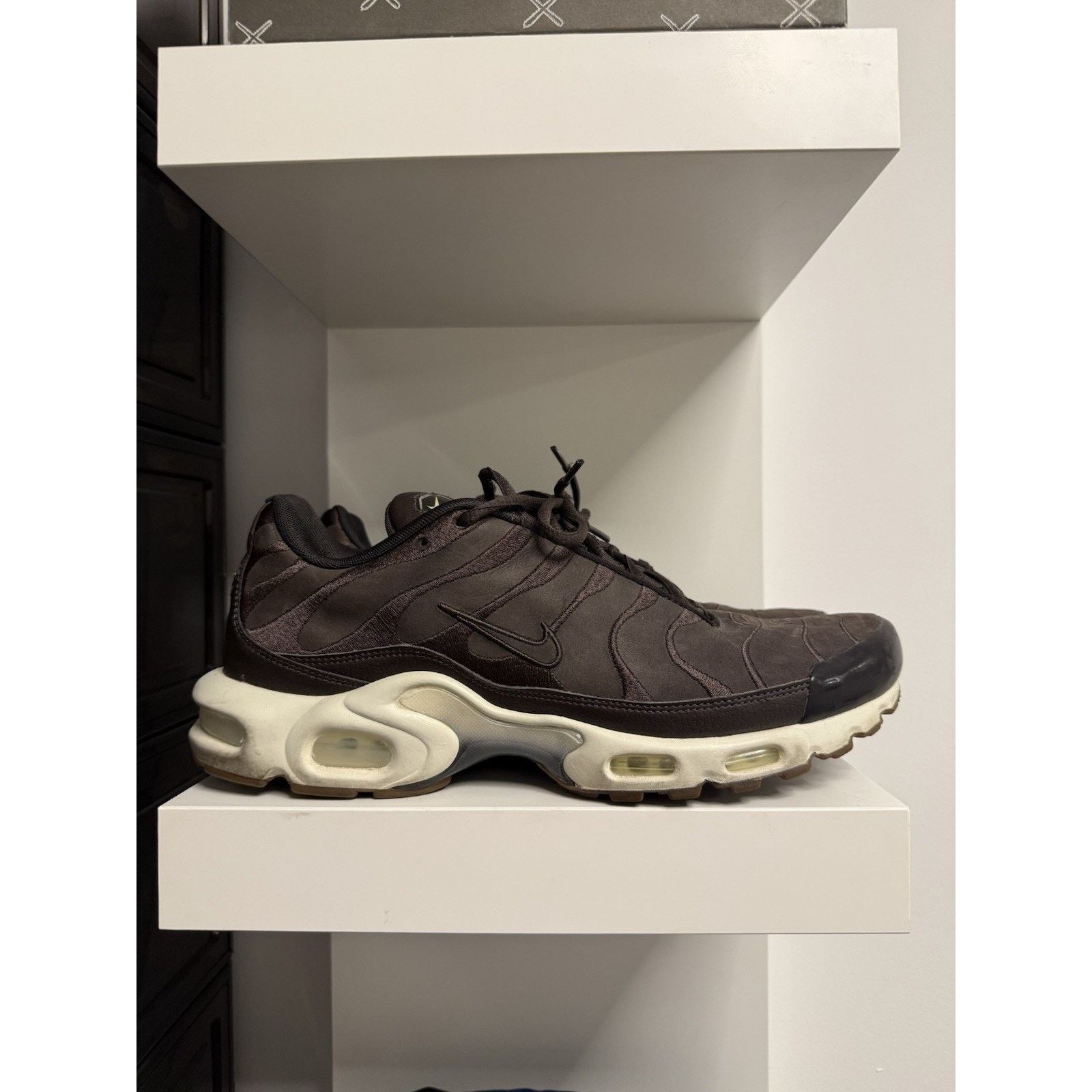 Nike Size 13 - Nike Air Max Plus EF Velvet Brown Size US 13 / EU 46 - 1 Thumbnail