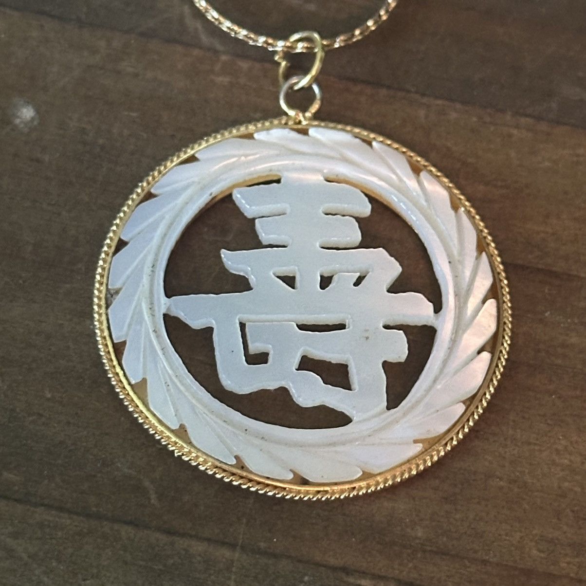 Vintage Vintage mother of pearl Chinese longevity pendant necklace Size ONE SIZE - 3 Thumbnail