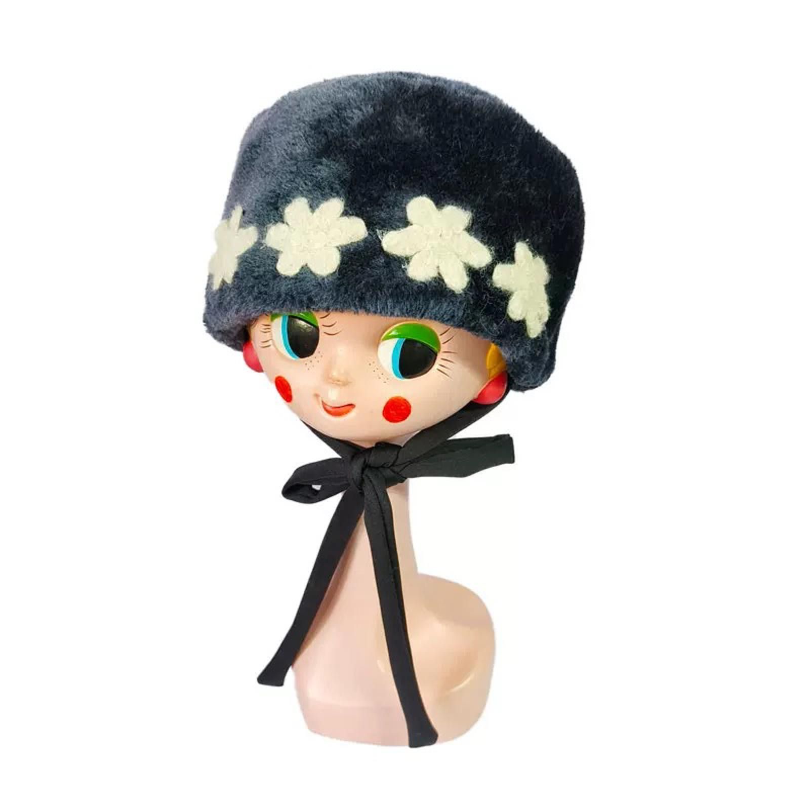 Japanese Brand Y2K Faux Fur Flower Bucket Hat Fuzzy Hat Harajuku Style Size ONE SIZE - 1 Thumbnail