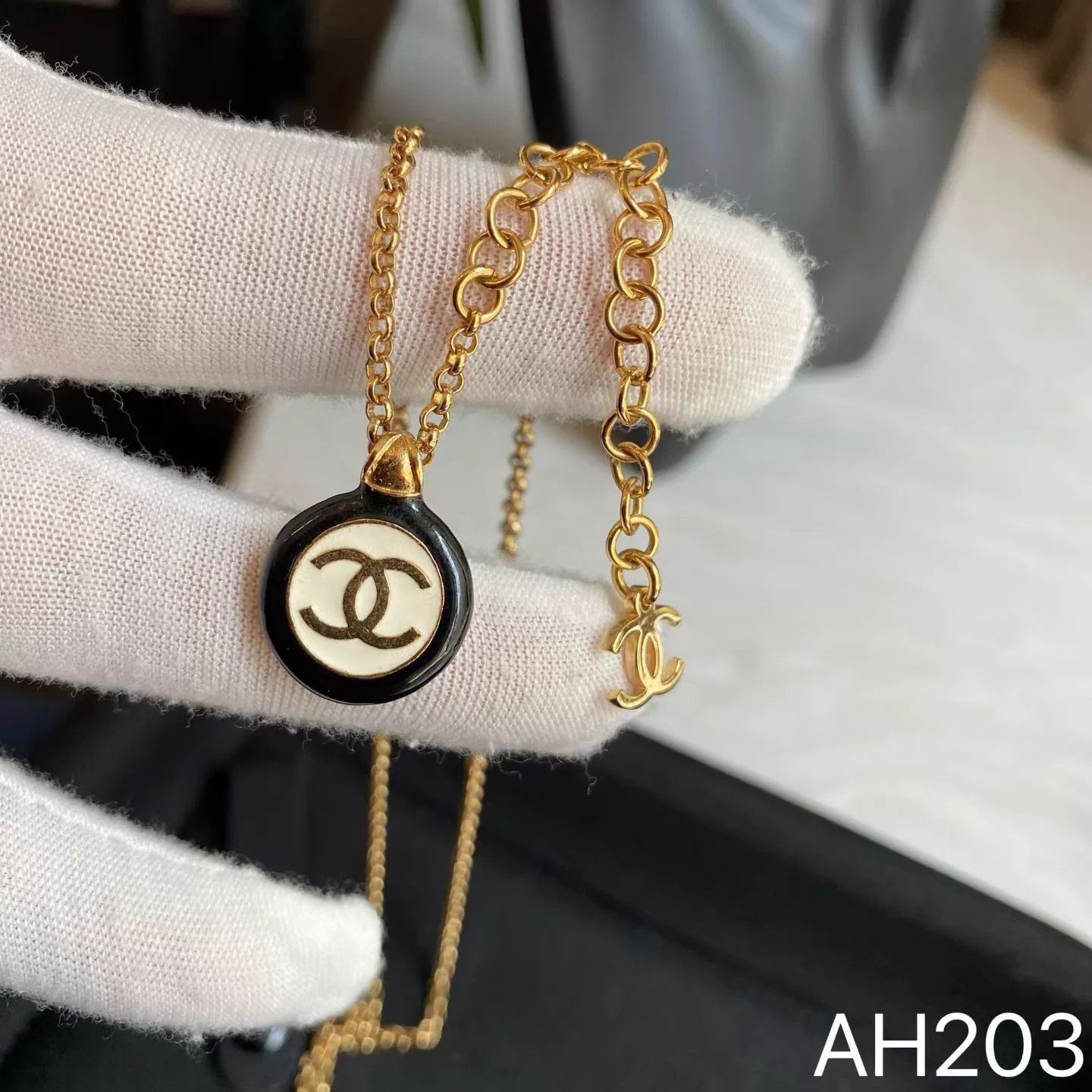 Chanel Chanel 24P Black & White CC Disk Necklace AH203 Size ONE SIZE - 8 Thumbnail