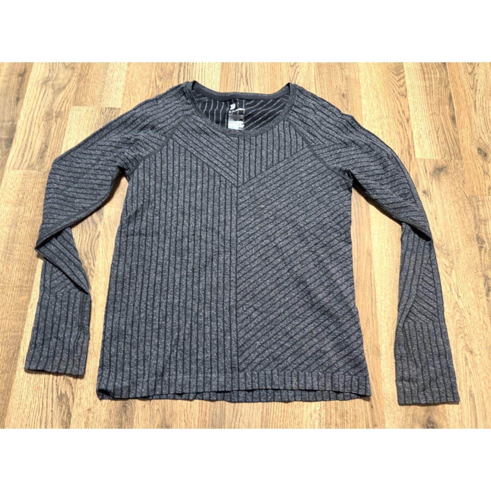 Vintage All in Motion Shirt Womens Medium Gray Black Stripe Long Sleeve Athletic Wear Size M / US 6-8 / IT 42-44 - 2 Thumbnail