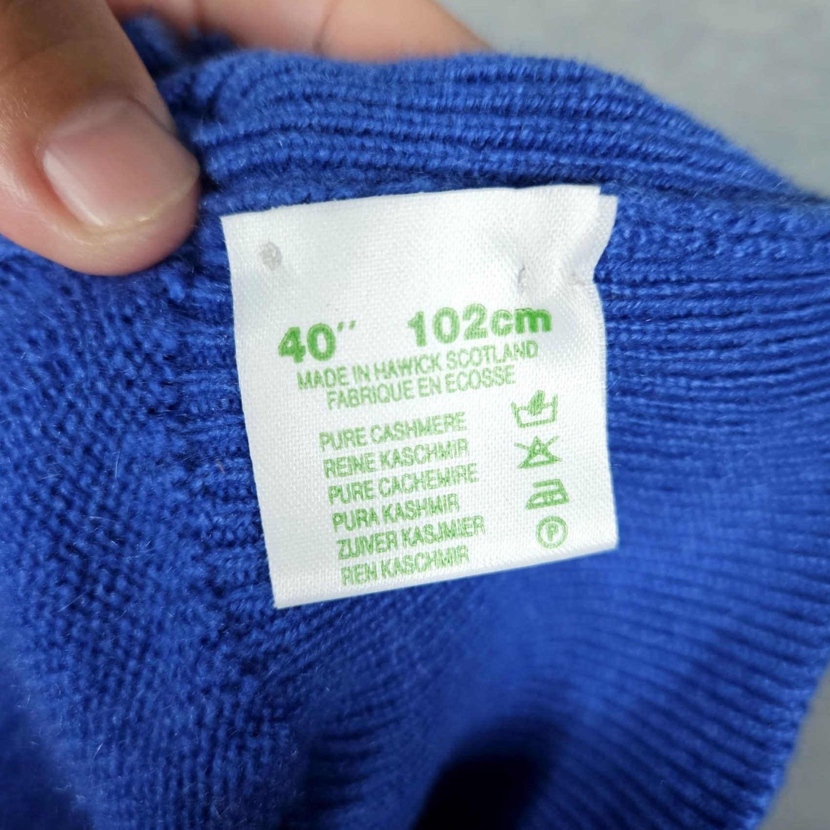 Johnstons Of Elgin Johnstons Of Elgin Blue 100% Cashmere Golden Button Cardigan 40" 102cm Cardigan Women Regular Blue 100% Cashmere Button Modern Style Pays Vintage? No Size S / US 4 / IT 40 - 4 Thumbnail