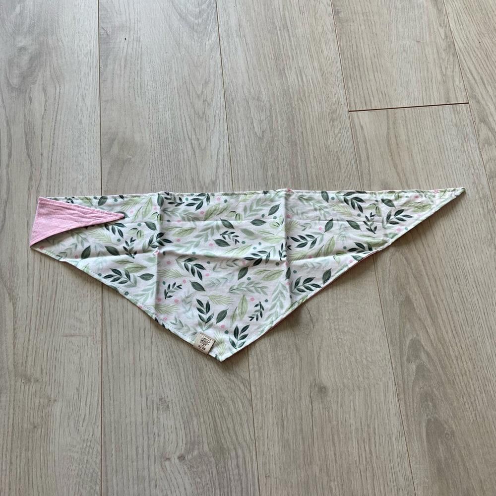 Designer Wild Woof Wear White Floral Dog Bandana Size ONE SIZE - 1 Thumbnail
