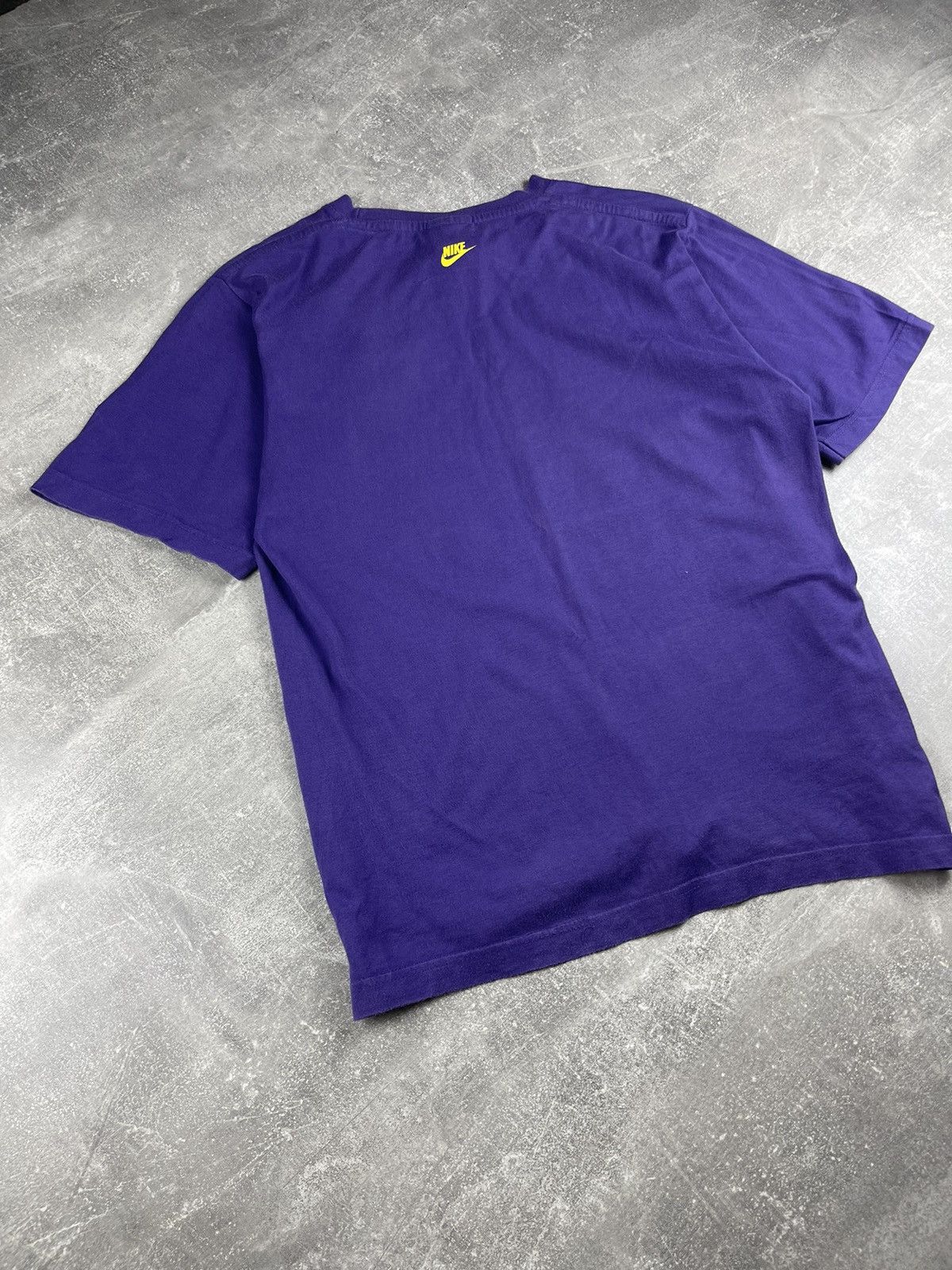 Nike × Vintage Nike Vintage 90s Rare Big Logo Sneakers Print T-Shirt Size US S / EU 44-46 / 1 - 9 Thumbnail
