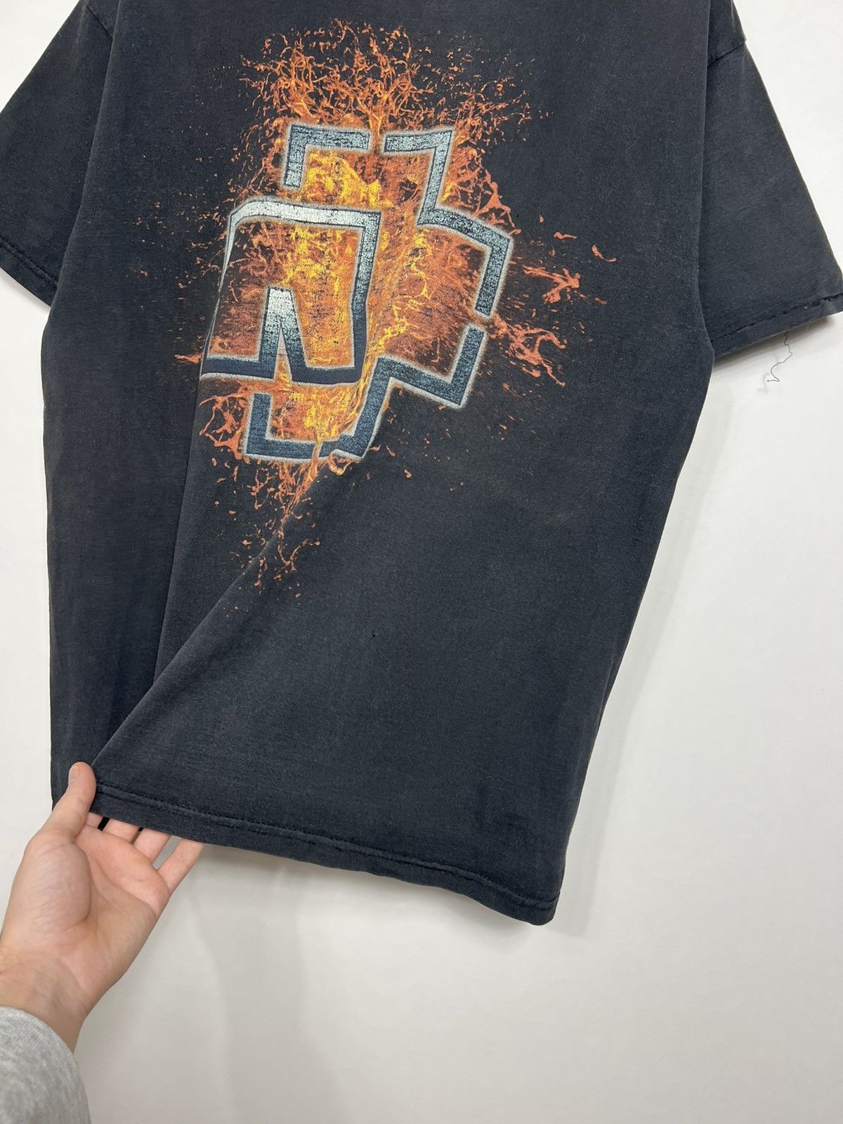 Band Tees Vintage 00s Rammstein Hier Kommt Die Sonne Band T-shirt Tee Size US L / EU 52-54 / 3 - 5 Thumbnail