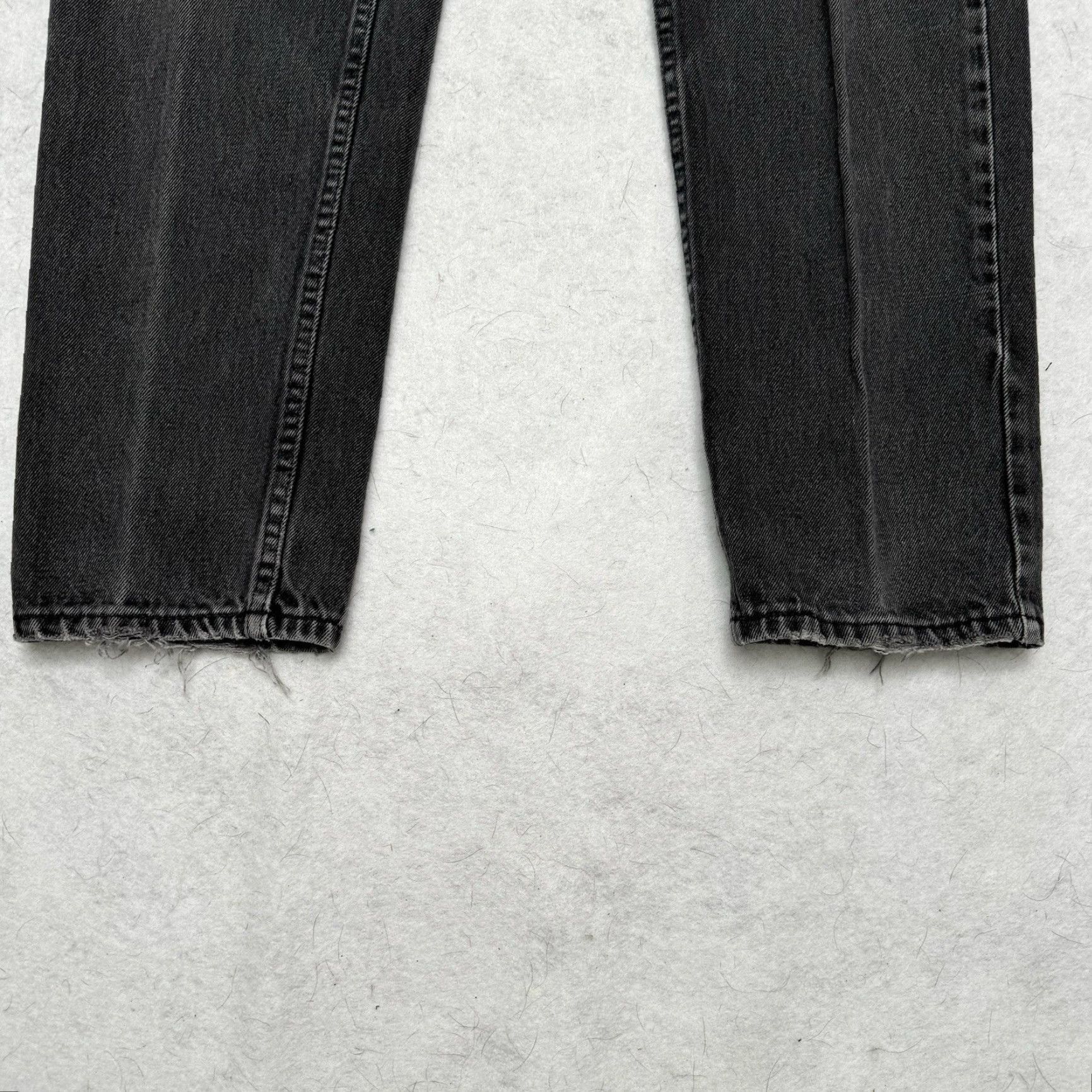 Levi's VINTAGE 90s LEVI'S 505 Mens Jeans 33X36 Black Made in the USA Denim Straight 1996 Size US 33 - 2 Thumbnail