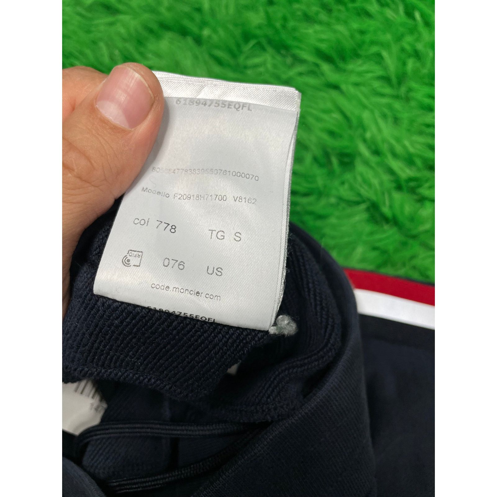 Moncler Moncler Sweats Navy Red Small Used Size US 30 / EU 46 - 10 Thumbnail