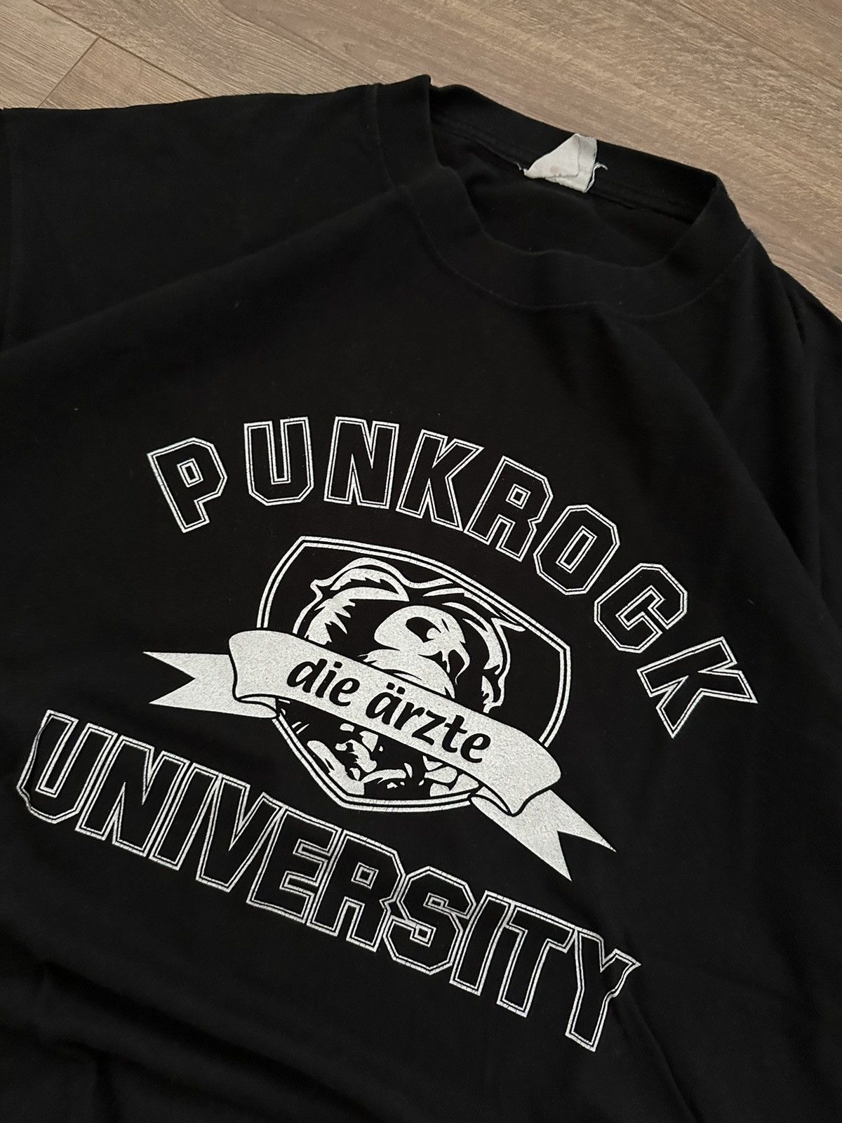 Band Tees 🔥VINTAGE DIE ARZTE PUNK ROCK UNIVERSITY PUDA T-SHIRT🔥 Size US XL / EU 56 / 4 - 2 Thumbnail