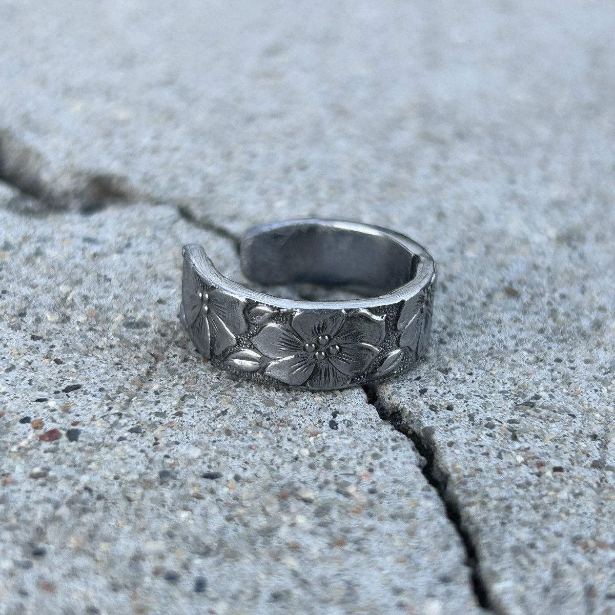 Vintage Floral Engraved 1/1 Silver Ring Size ONE SIZE - 4 Thumbnail