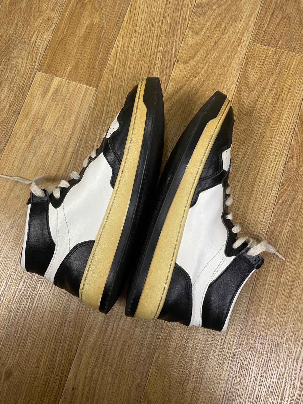 AUTRY Autry Medalist Black and White Mid Leather Sneakers Size: 42 Size US 9 / EU 42 - 8 Thumbnail