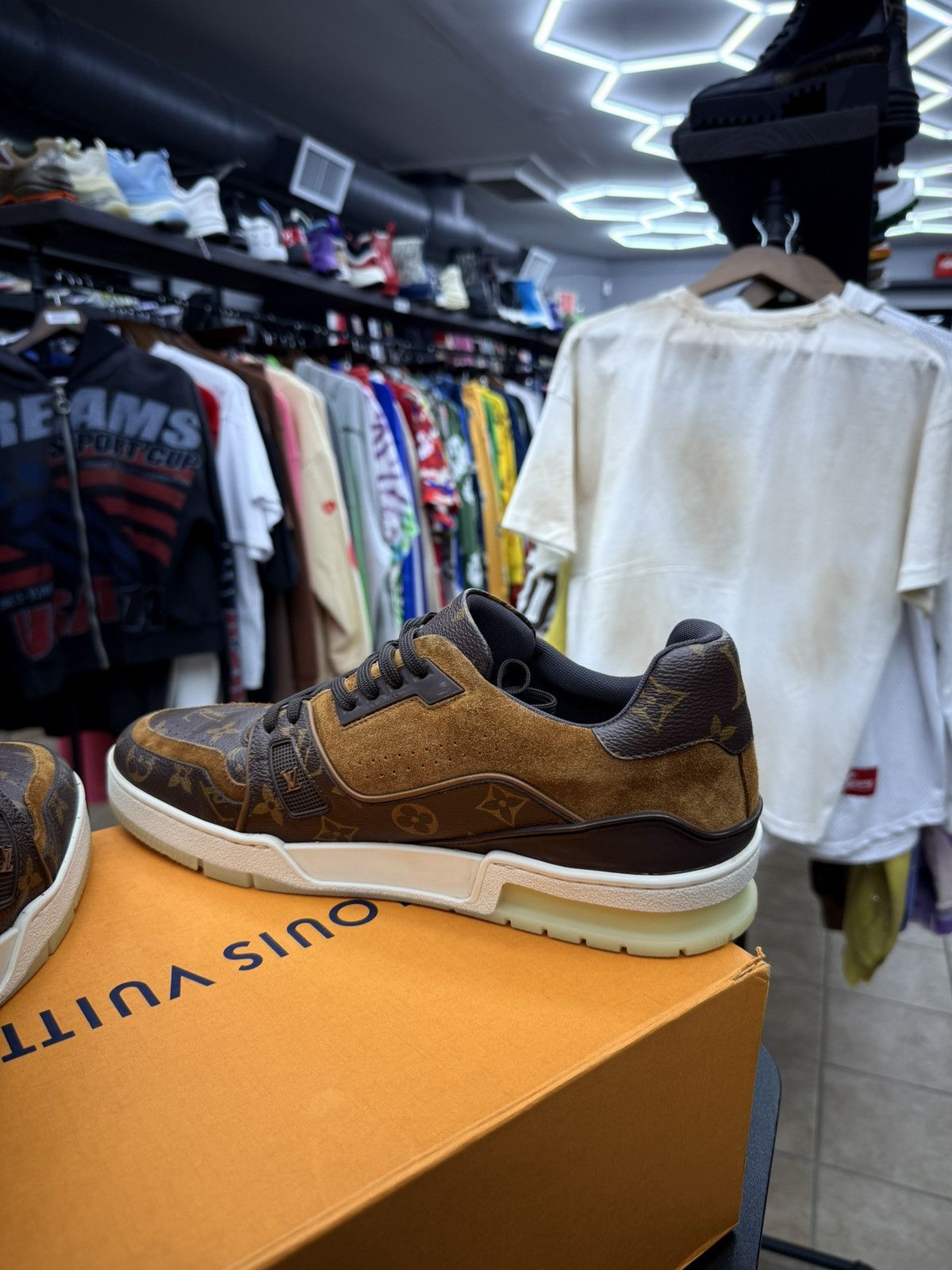Louis Vuitton Louis Vuitton Brown Monogram Trainers Size 9.5LV / 10.5 US Size US 10.5 / EU 43-44 - 11 Thumbnail