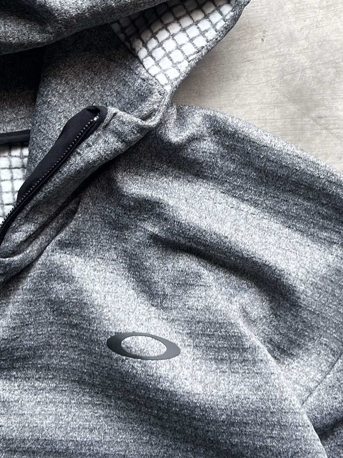 Oakley OAKLEY Ellipse Logo Performance Fit Technical Hoodie Size US M / EU 48-50 / 2 - 9 Thumbnail