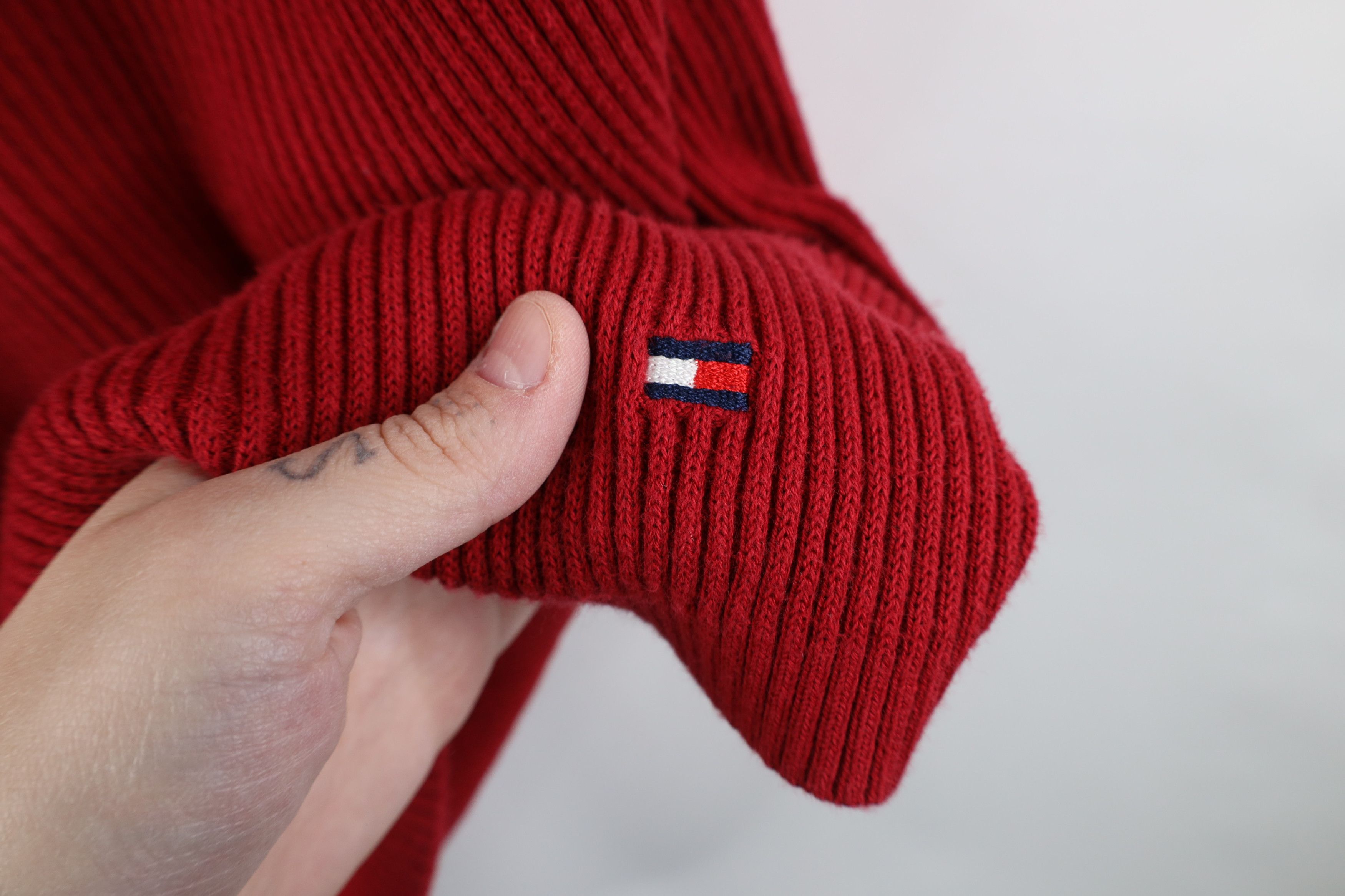 Tommy Hilfiger × Vintage Vintage 90s Tommy Hilfiger Cotton Ribbed Knit Sweater Vest Size US XL / EU 56 / 4 - 4 Thumbnail