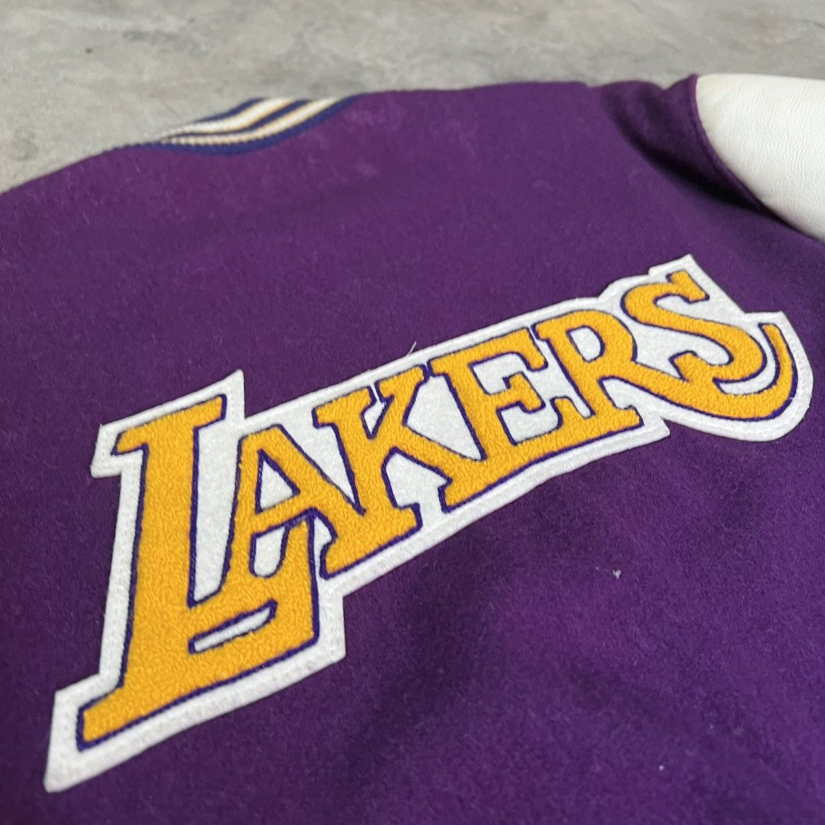 NBA × Vintage Vintage 80’s NBA Los Angeles Lakers 🇺🇸 Delong Varsity Jacket Size US XL / EU 56 / 4 - 8 Thumbnail