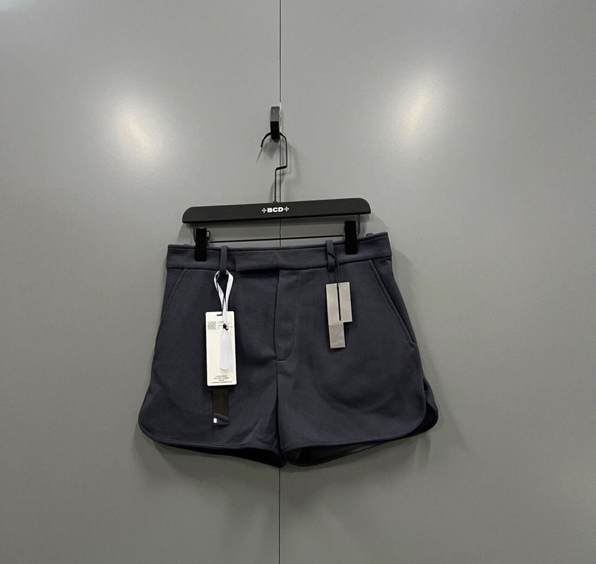Dior Dior Solid Color Embroidered Shorts J41 Size US 34 / EU 50 - 1 Thumbnail