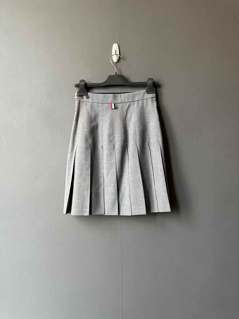 Thom Browne Thom Browne size40 Gray wool pleated skirt Size 26" / US 2 / IT 38 - 2 Thumbnail