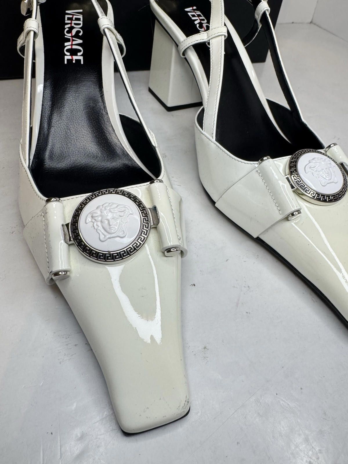 Versace Versace Medusa Head leather pumps Size 37/7 Size US 7 / IT 37 - 2 Thumbnail