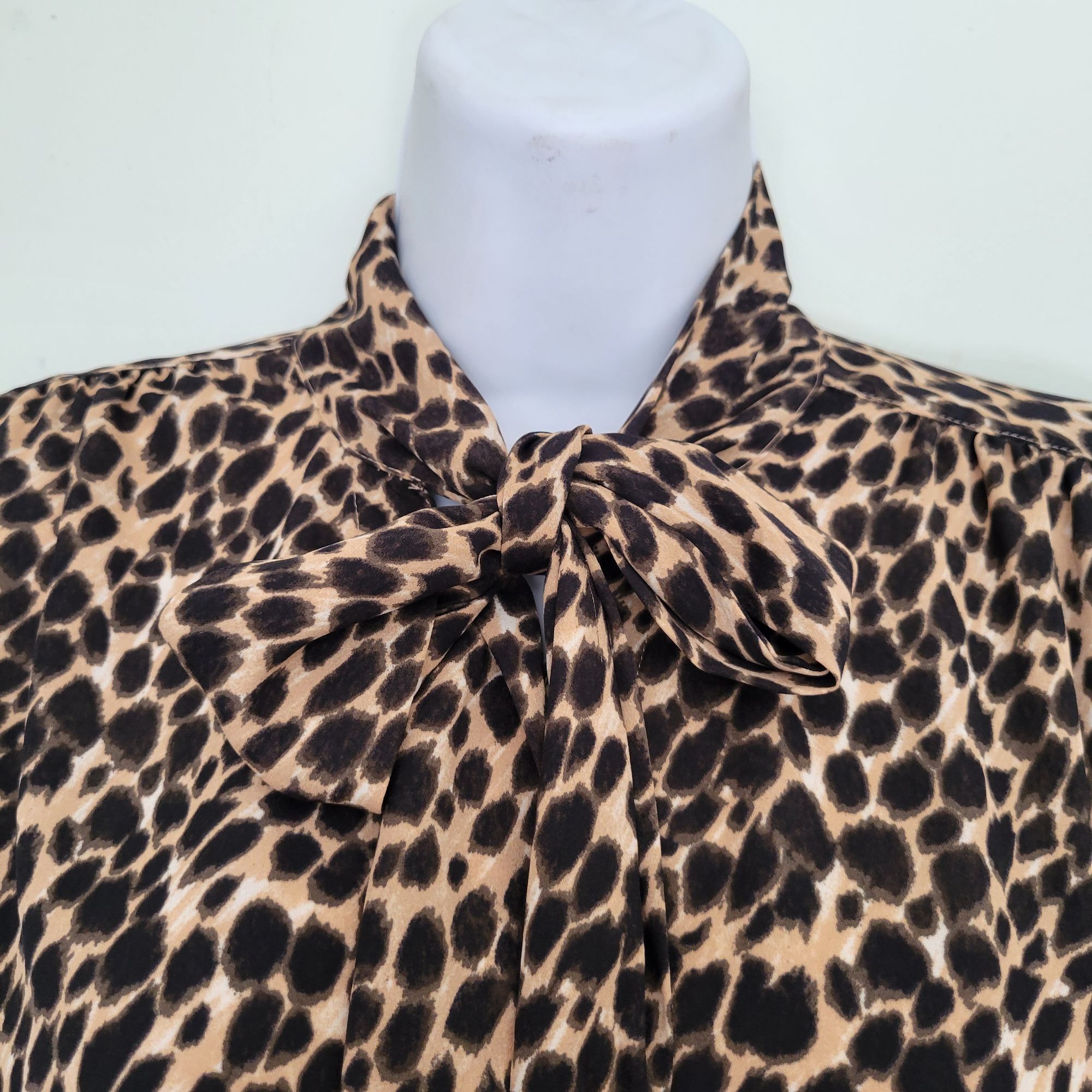 J.Crew J Crew Leopard Print Bow Blouse S Button Front Drapey Cheeta Size S / US 4 / IT 40 - 5 Thumbnail