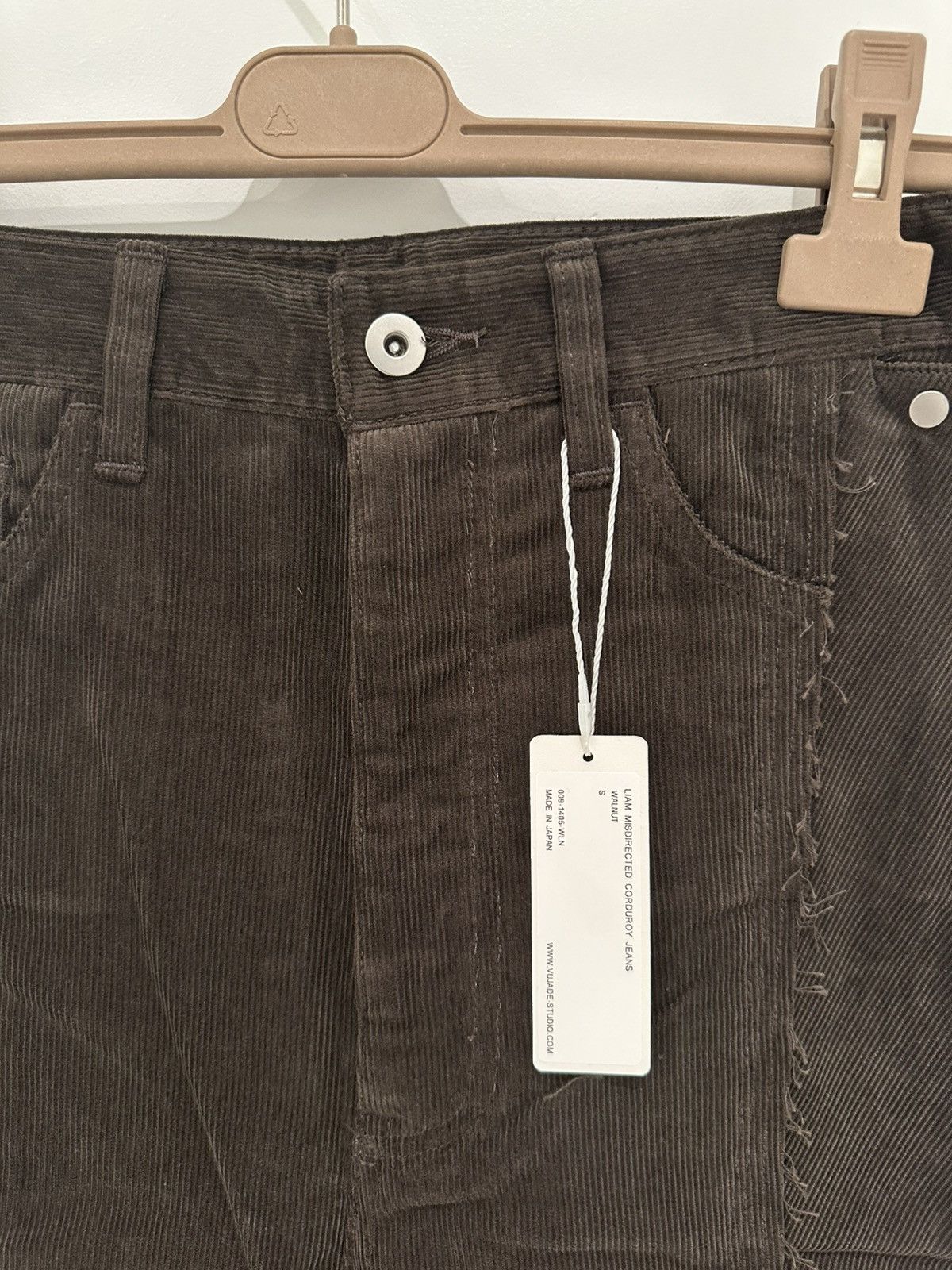 パンツ Vujade LIAM MISDIRECTED CORDUROY JEANS Vuja De Liam Misdirected Corduroy Jeans In Walnut | Grailed