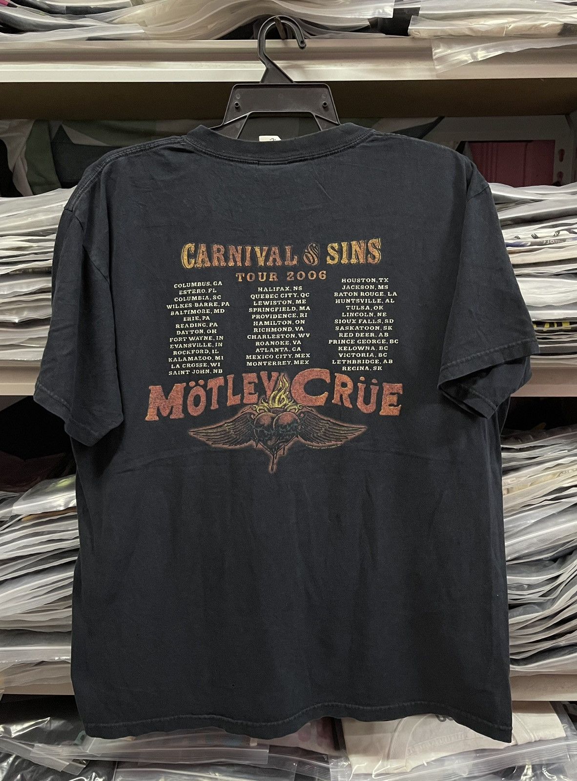 Band Tees Vintage Y2K Mötley Cruë Tour Tees🔥🔥🔥 Size US L / EU 52-54 / 3 - 8 Thumbnail