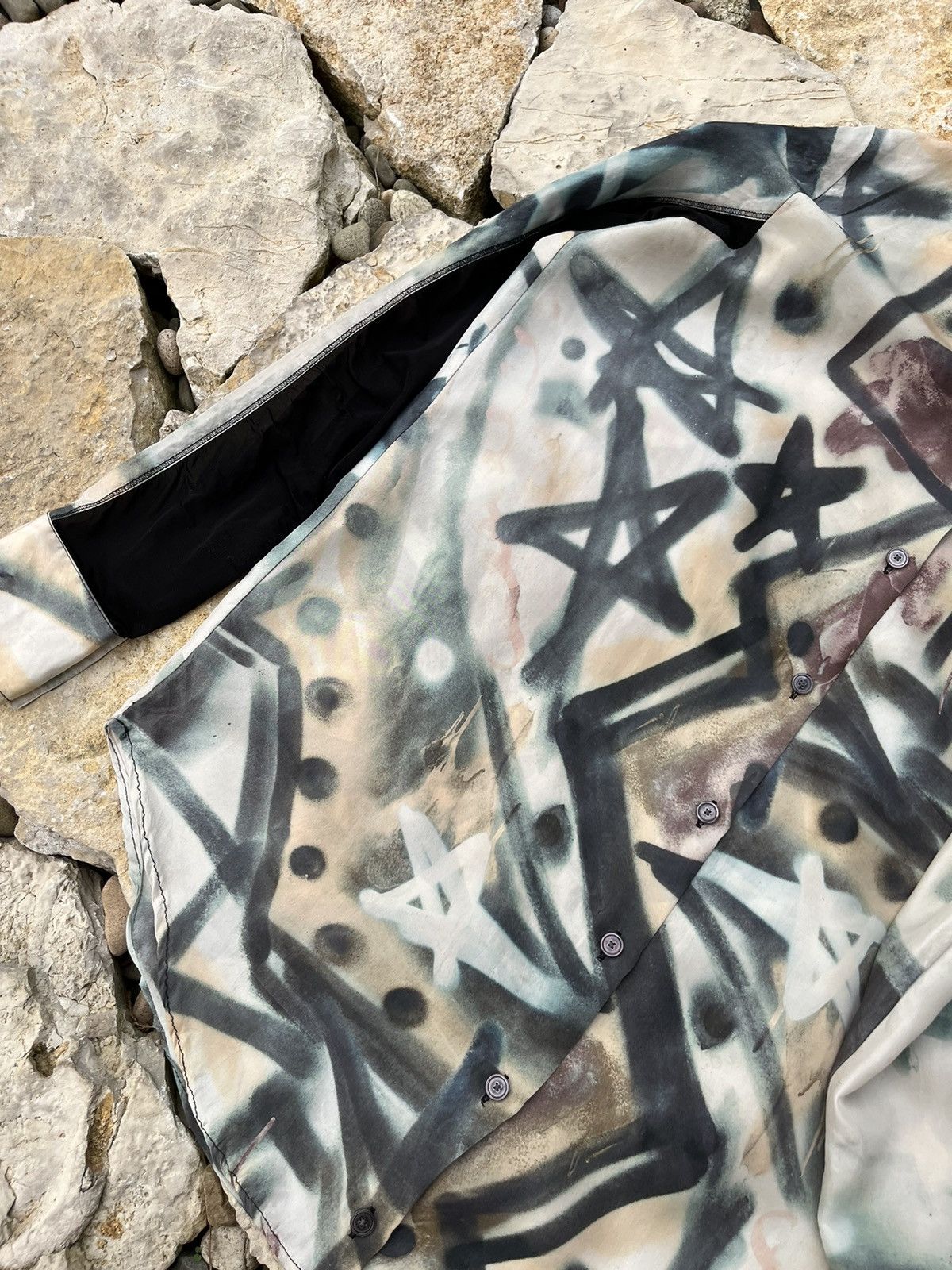 Acne Studios × Vintage Vintage Acne Studios AW10 silk shirt grafiti star full print Size XS / US 0-2 / IT 36-38 - 15 Thumbnail