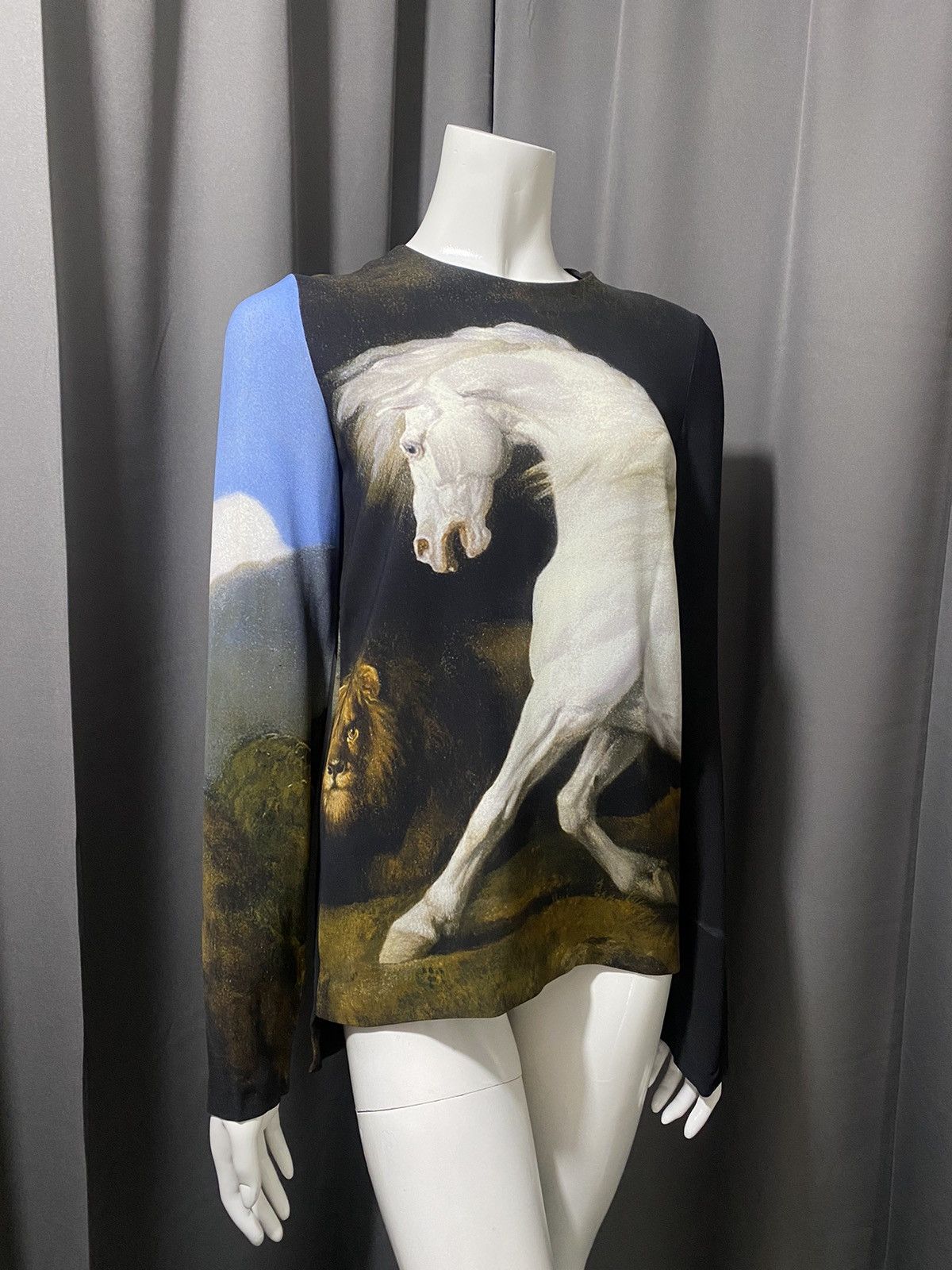 Stella McCartney Fall 2017 Runway - Lion and Horse Print