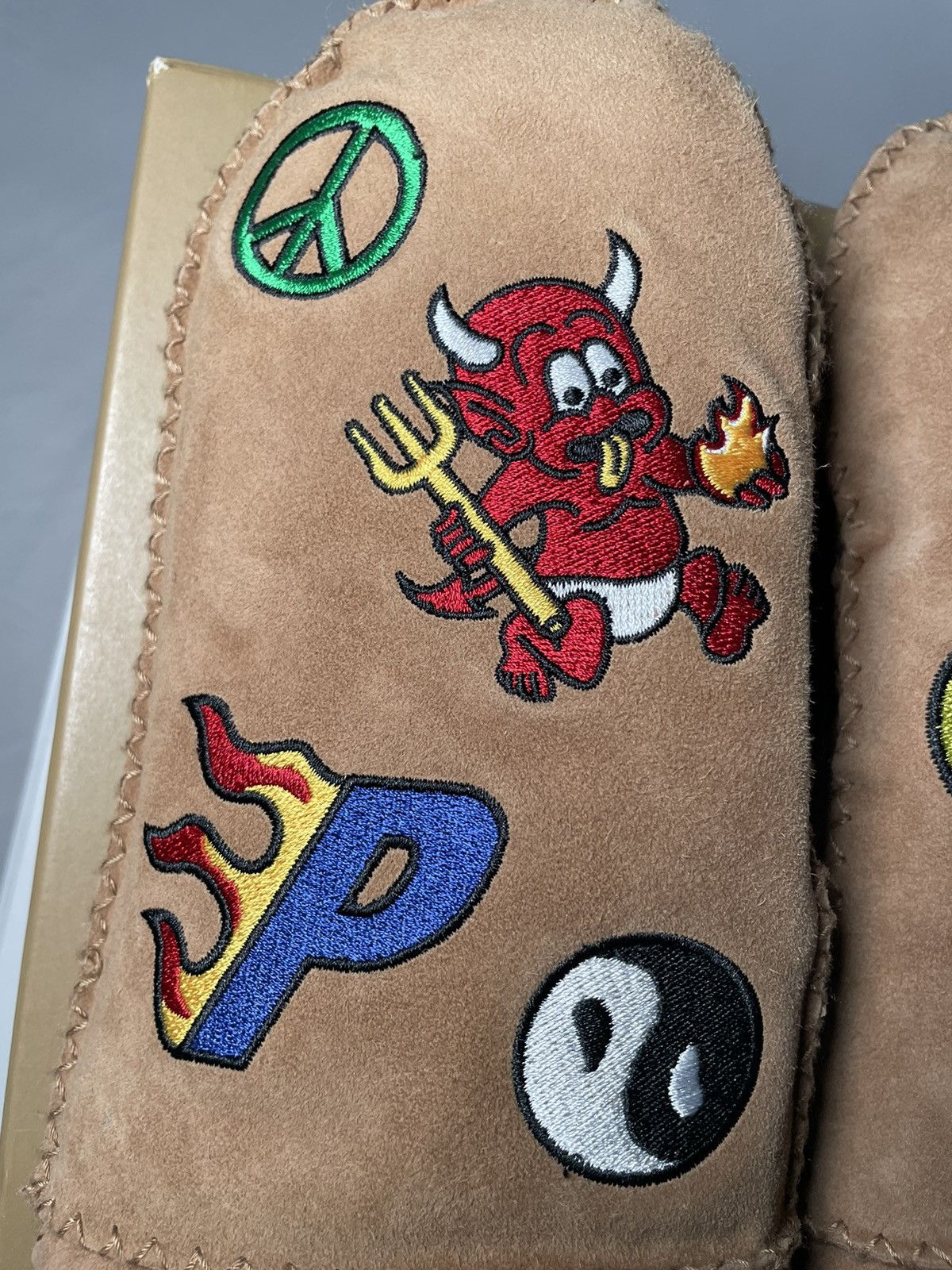 Palace × Ugg Palace x UGG Sheepskin Mitten Size ONE SIZE - 5 Thumbnail