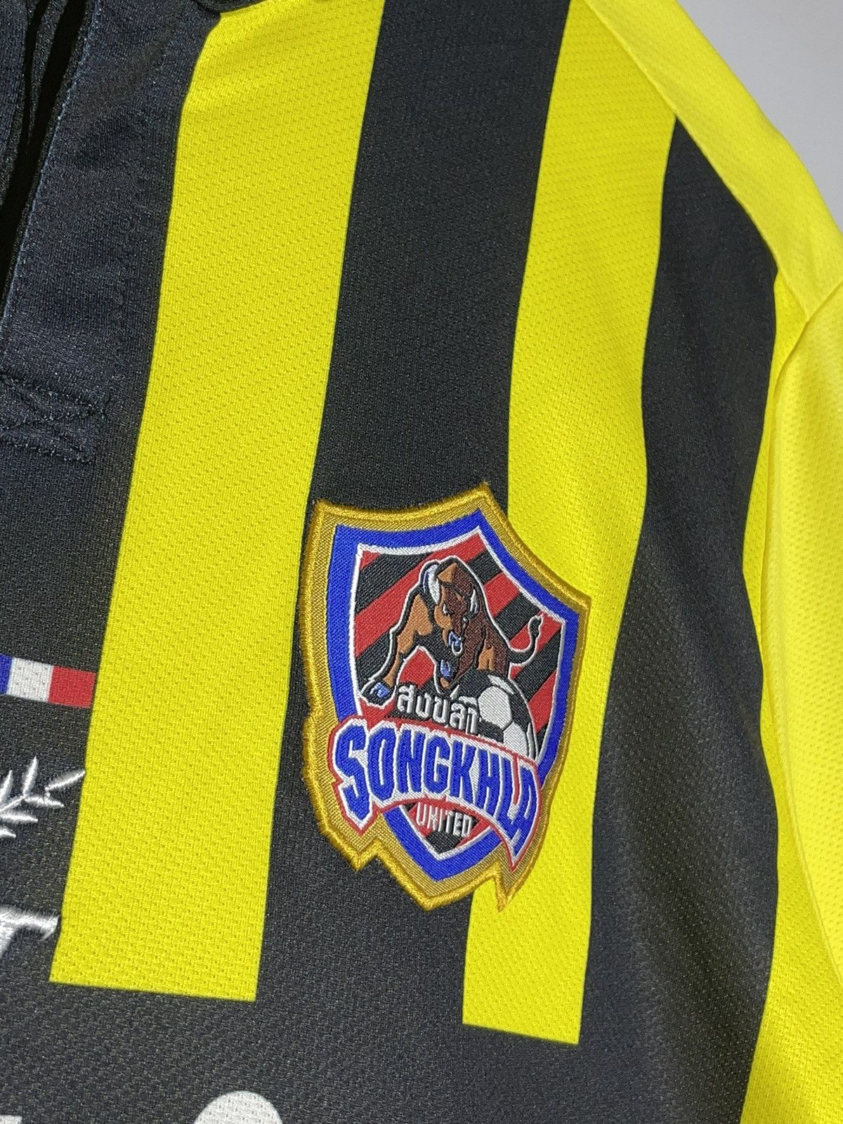 Other Songkhla United FC 2014 Thai League Home Y2k Football Shirt Size US L / EU 52-54 / 3 - 6 Thumbnail